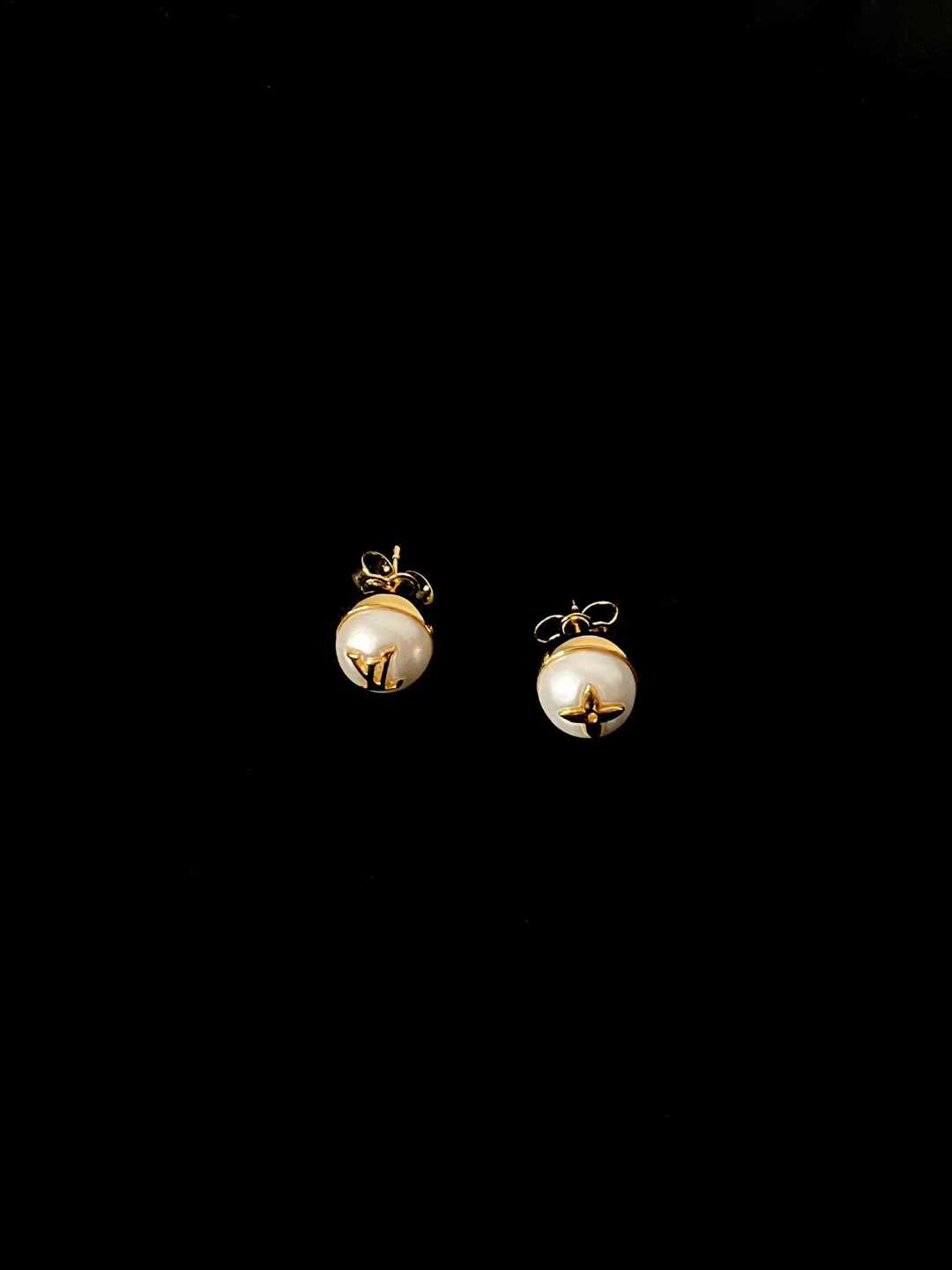 Louis Vuitton Earrings view 1