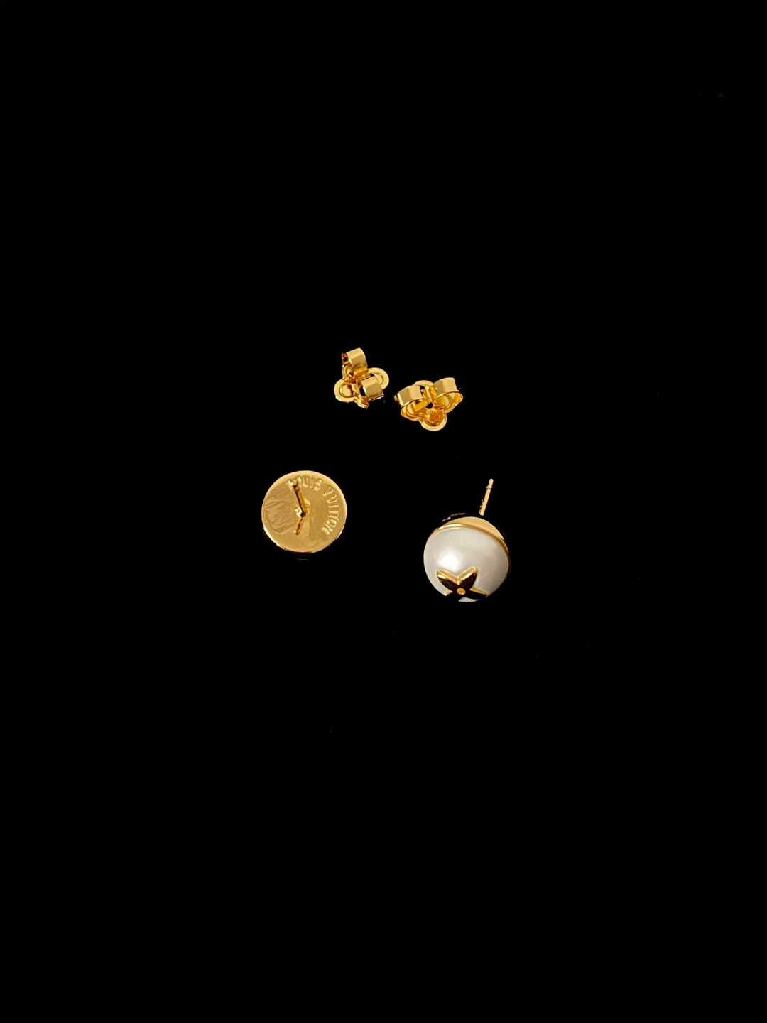 Louis Vuitton Earrings view 3