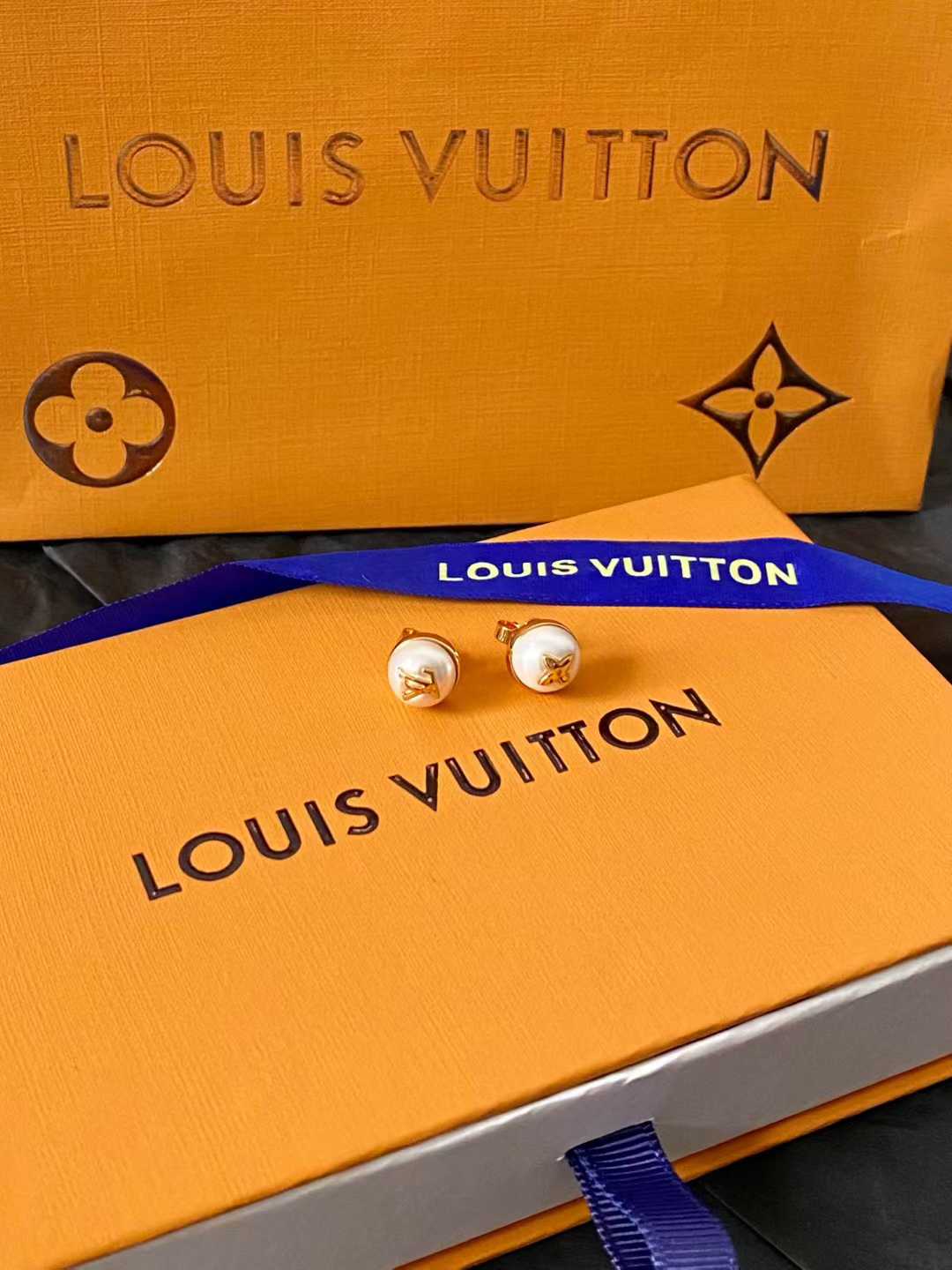 Louis Vuitton Earrings view 5