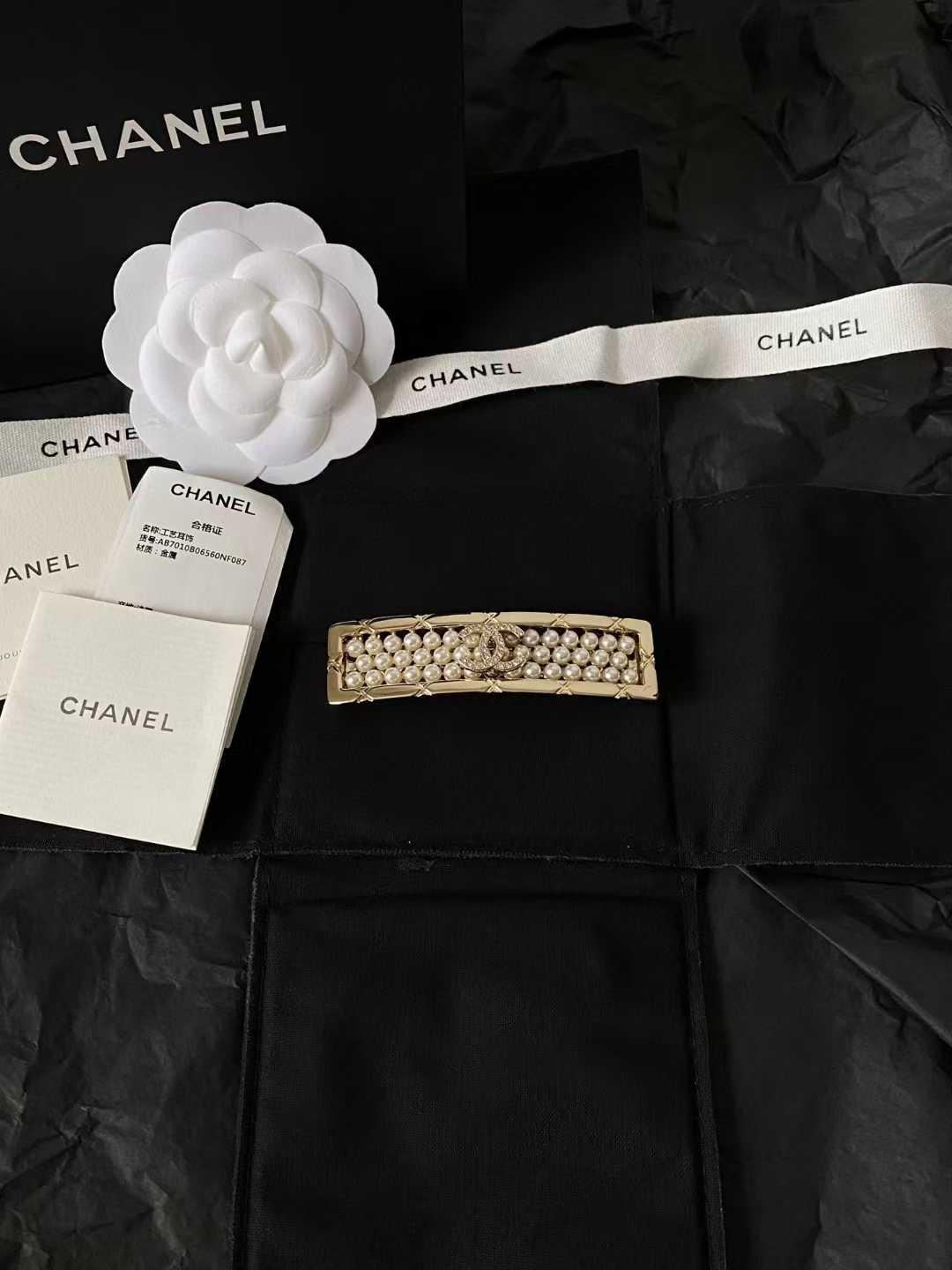 Chanel Pearl hairpin view 2