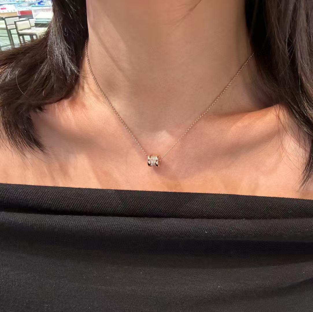 Bvlgari Necklace view 1