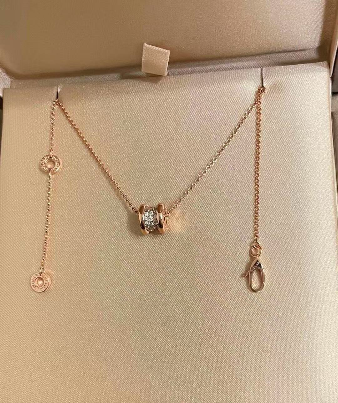 Bvlgari Necklace view 3
