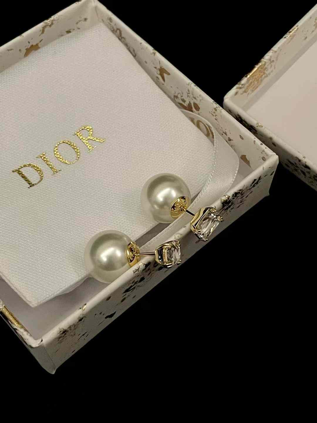 Dior Earrings view 4