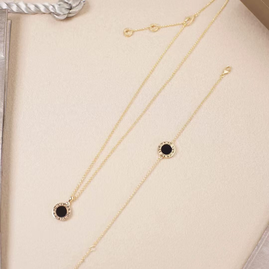 Bvlgari Necklace view 2