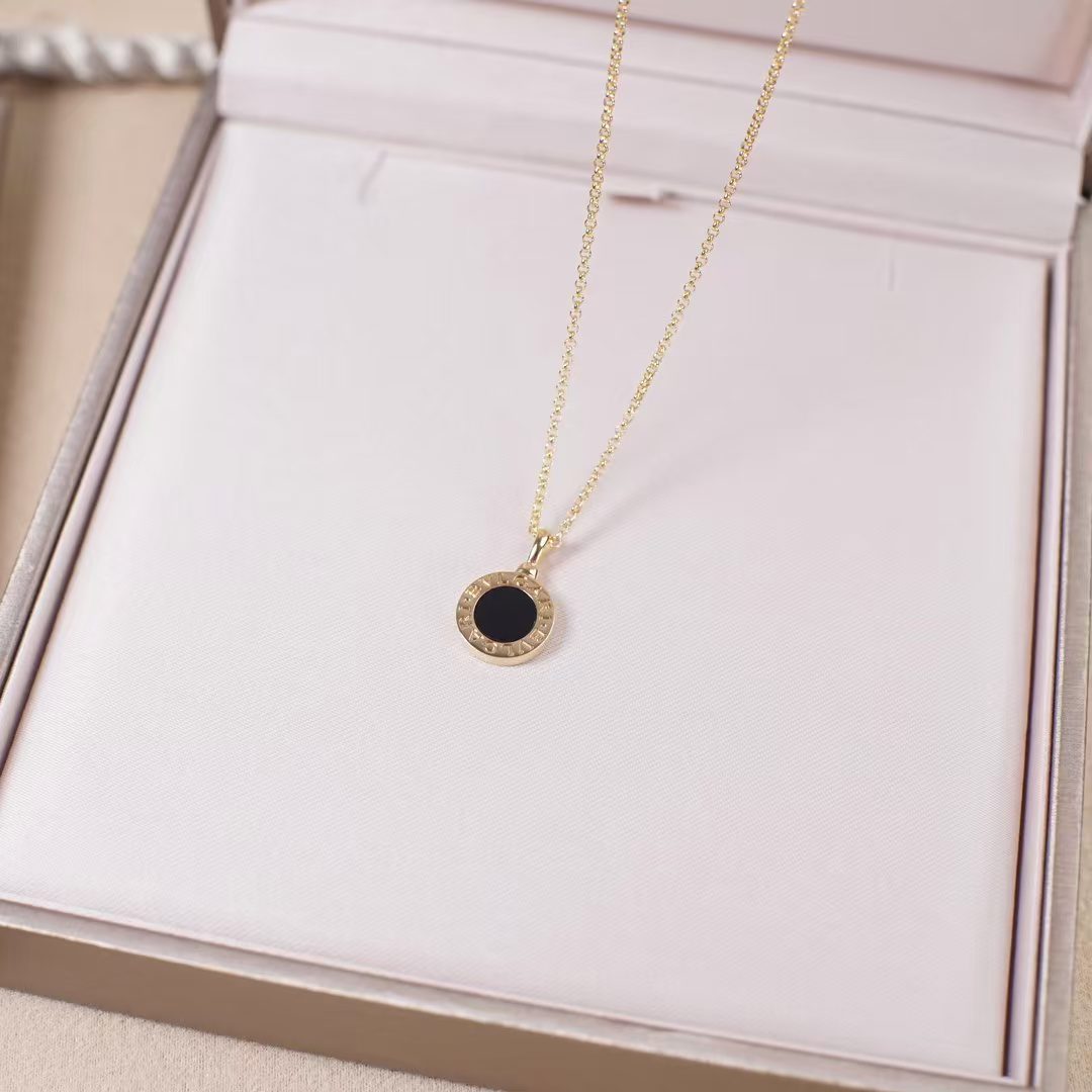 Bvlgari Necklace view 4