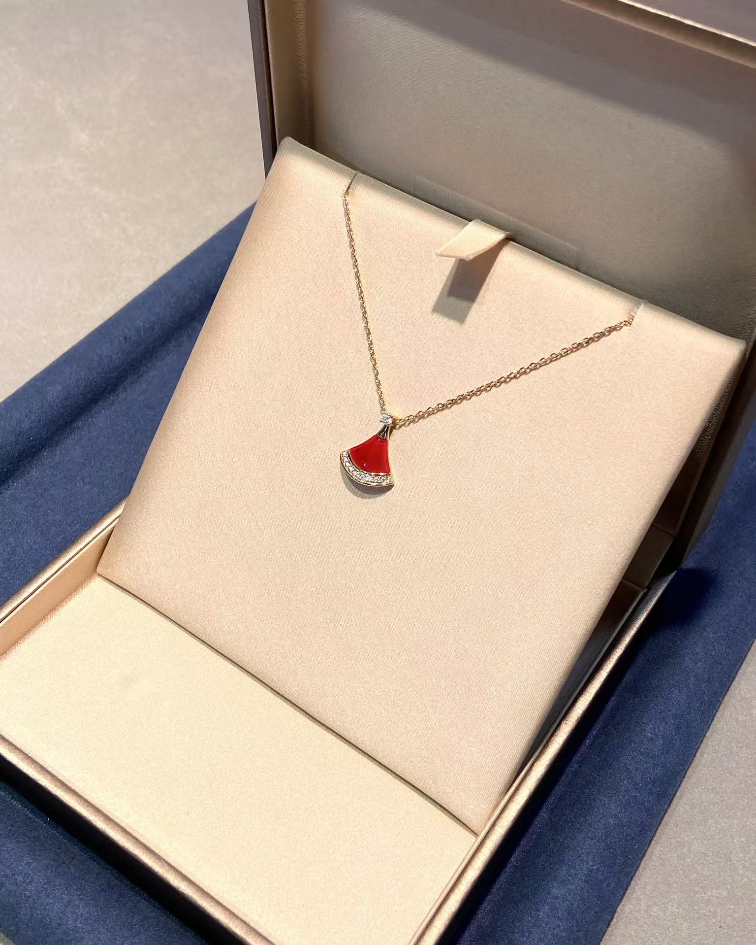 Bvlgari DIVAS DREAM Necklace view 2