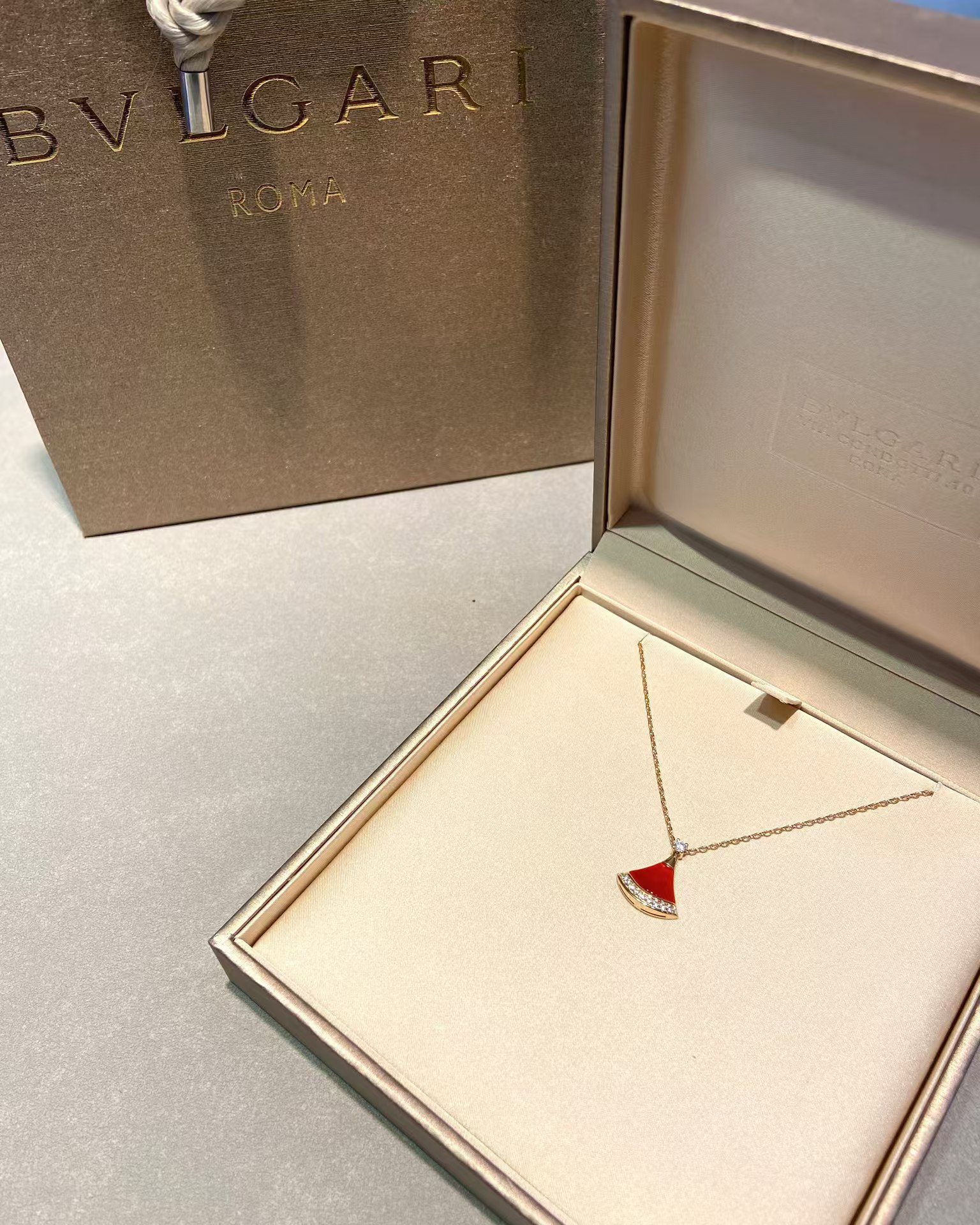 Bvlgari DIVAS DREAM Necklace view 9