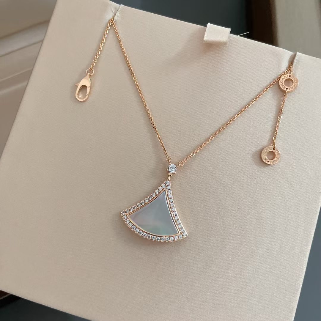 Bvlgari DIVAS DREAM Necklace view 2