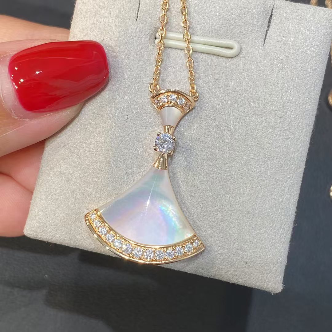 Bvlgari DIVAS DREAM Necklace view 2