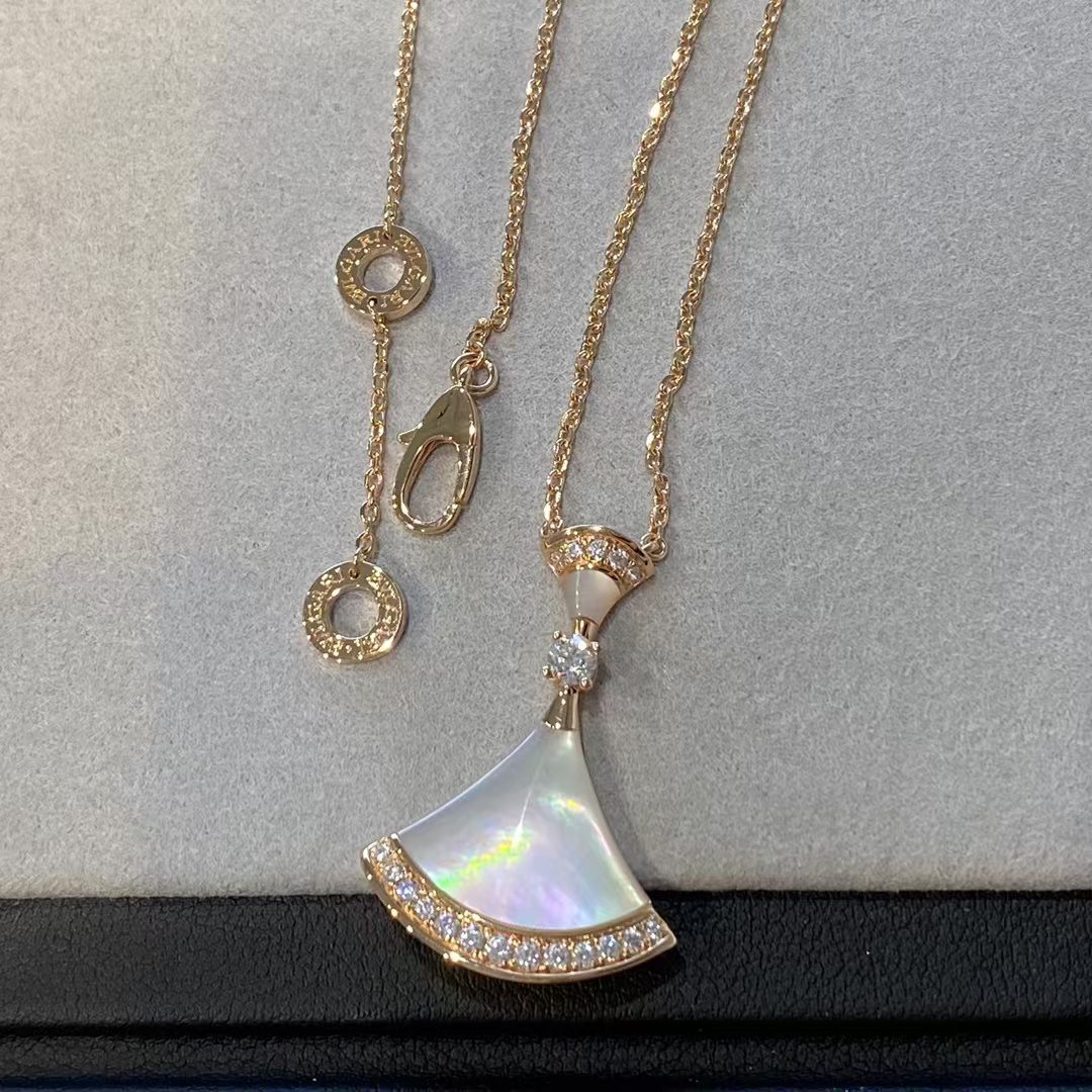 Bvlgari DIVAS DREAM Necklace view 3