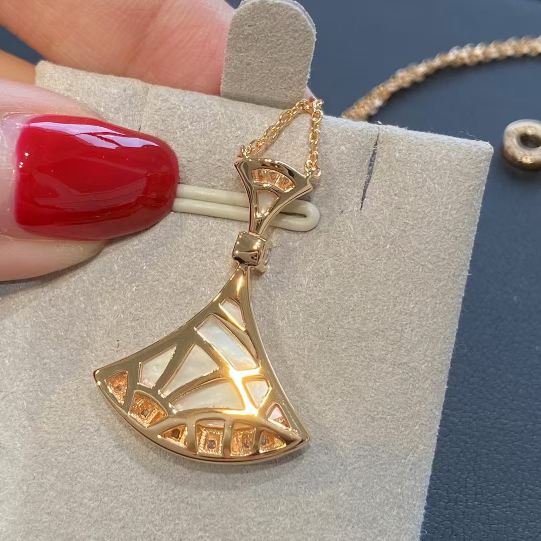 Bvlgari DIVAS DREAM Necklace view 4