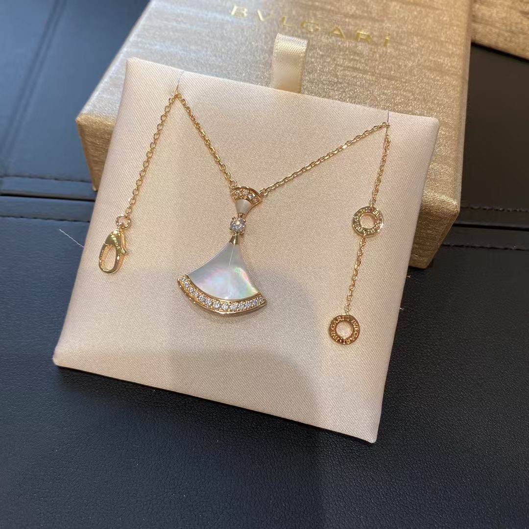 Bvlgari DIVAS DREAM Necklace view 5