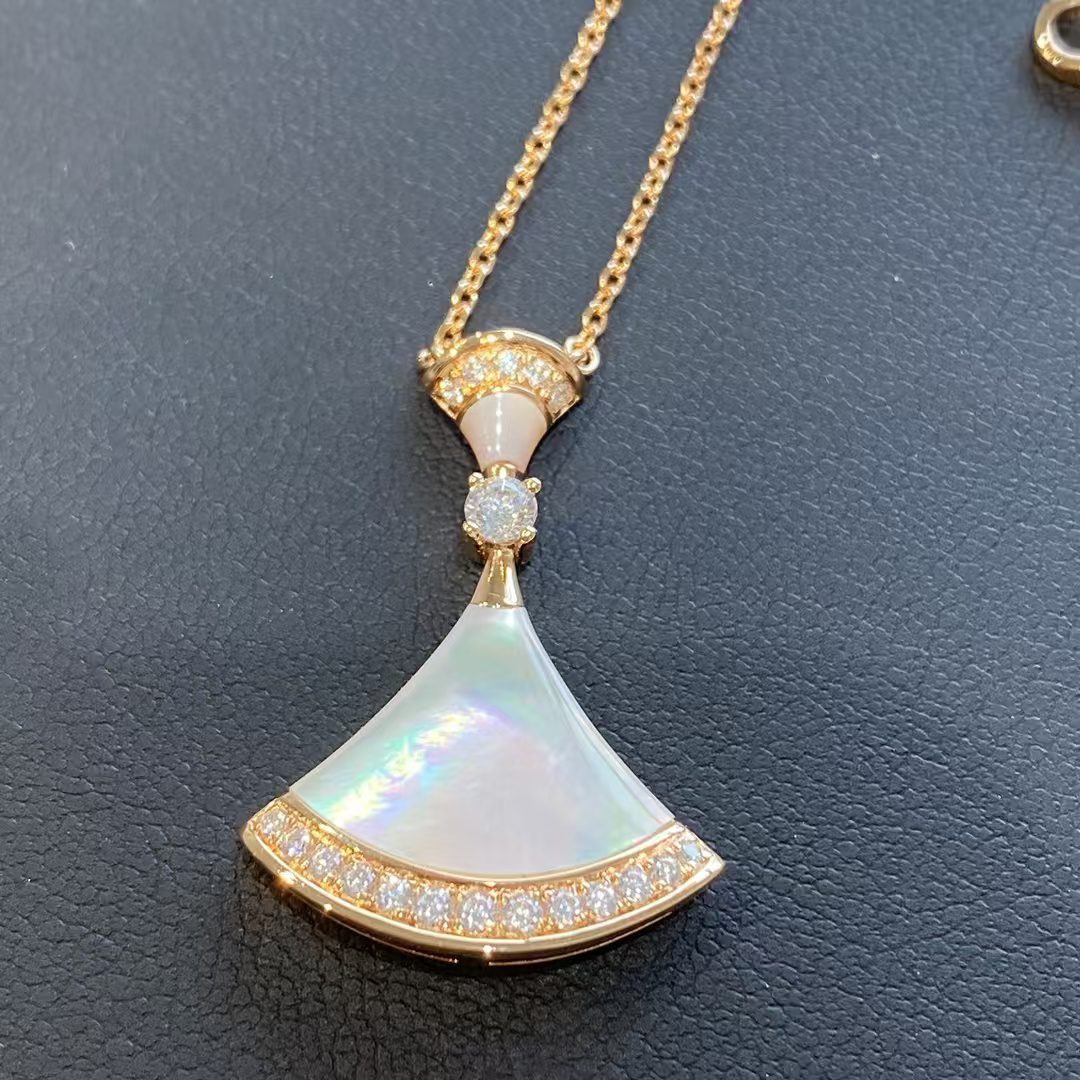 Bvlgari DIVAS DREAM Necklace view 6