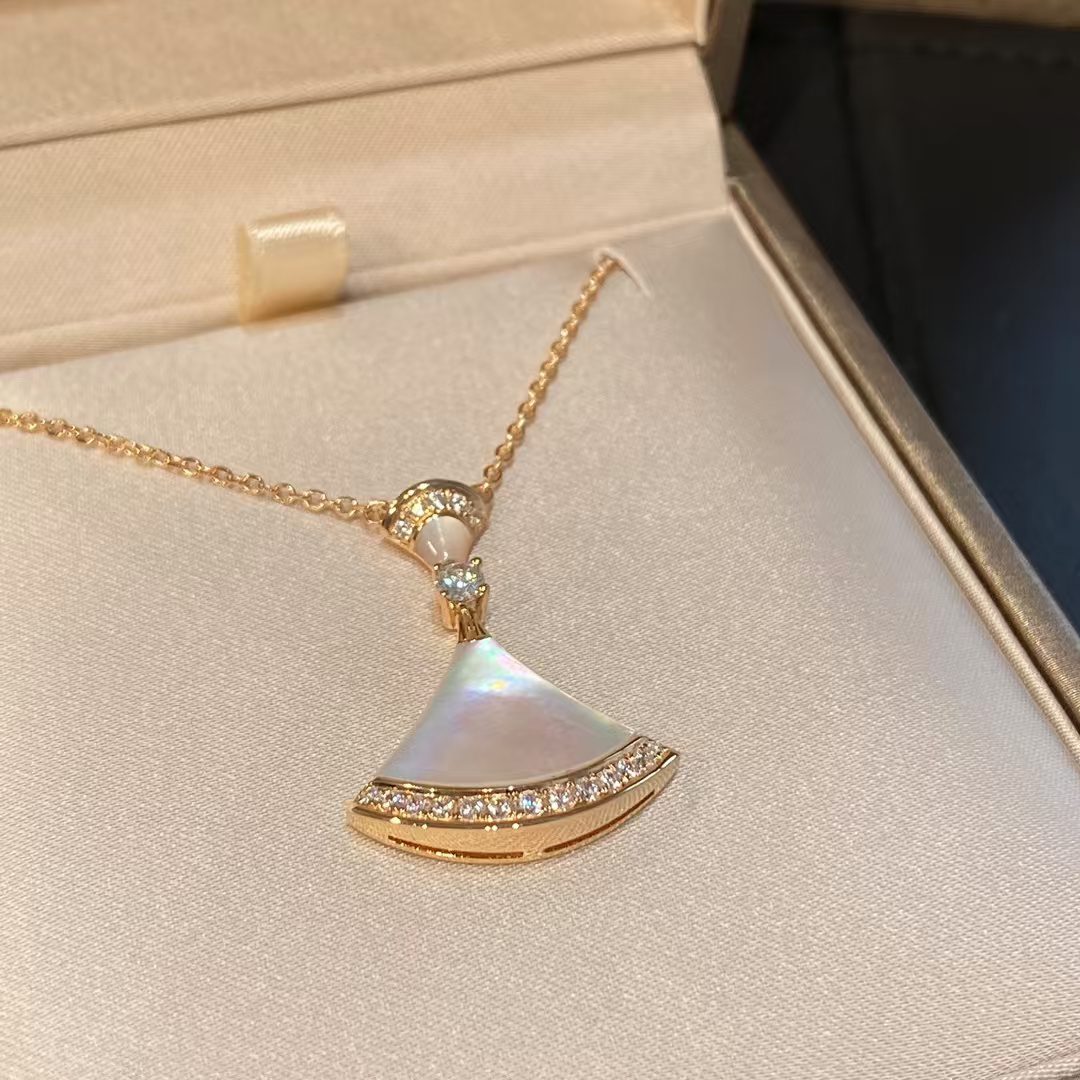 Bvlgari DIVAS DREAM Necklace view 9