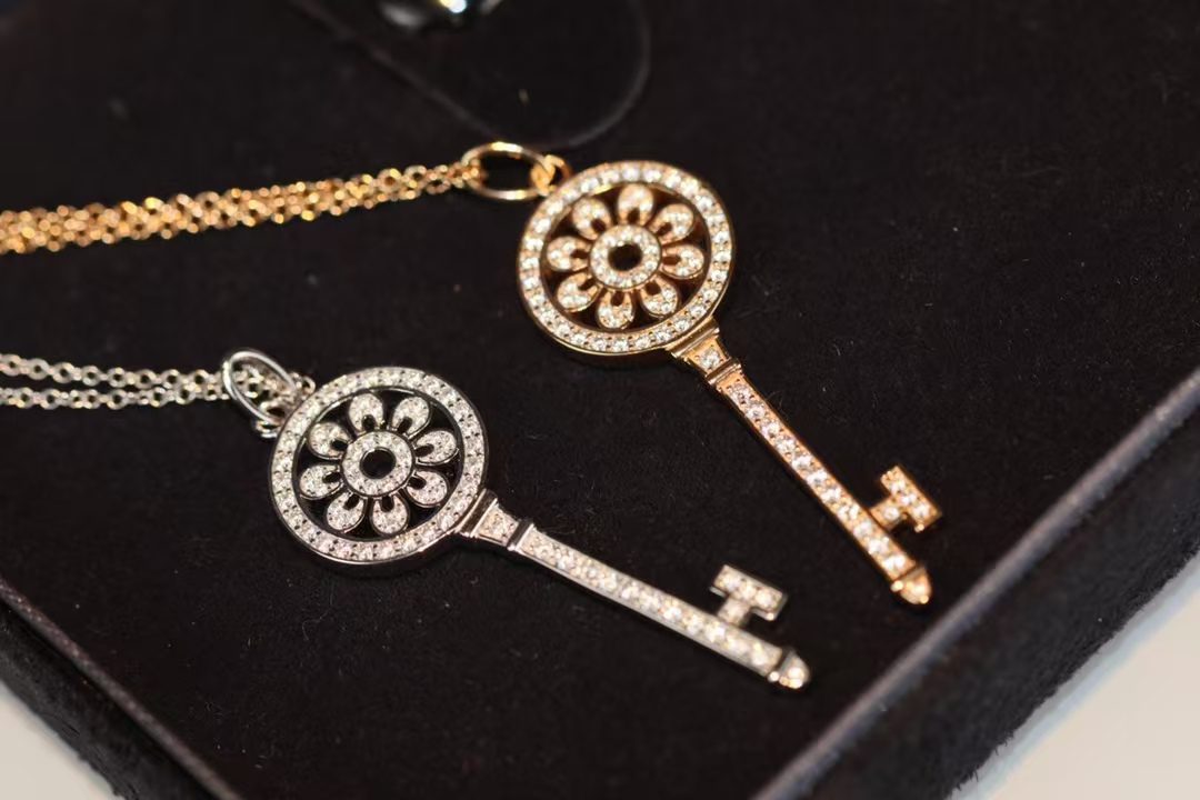 Tiffany & Co. Petal Key Pendant view 10
