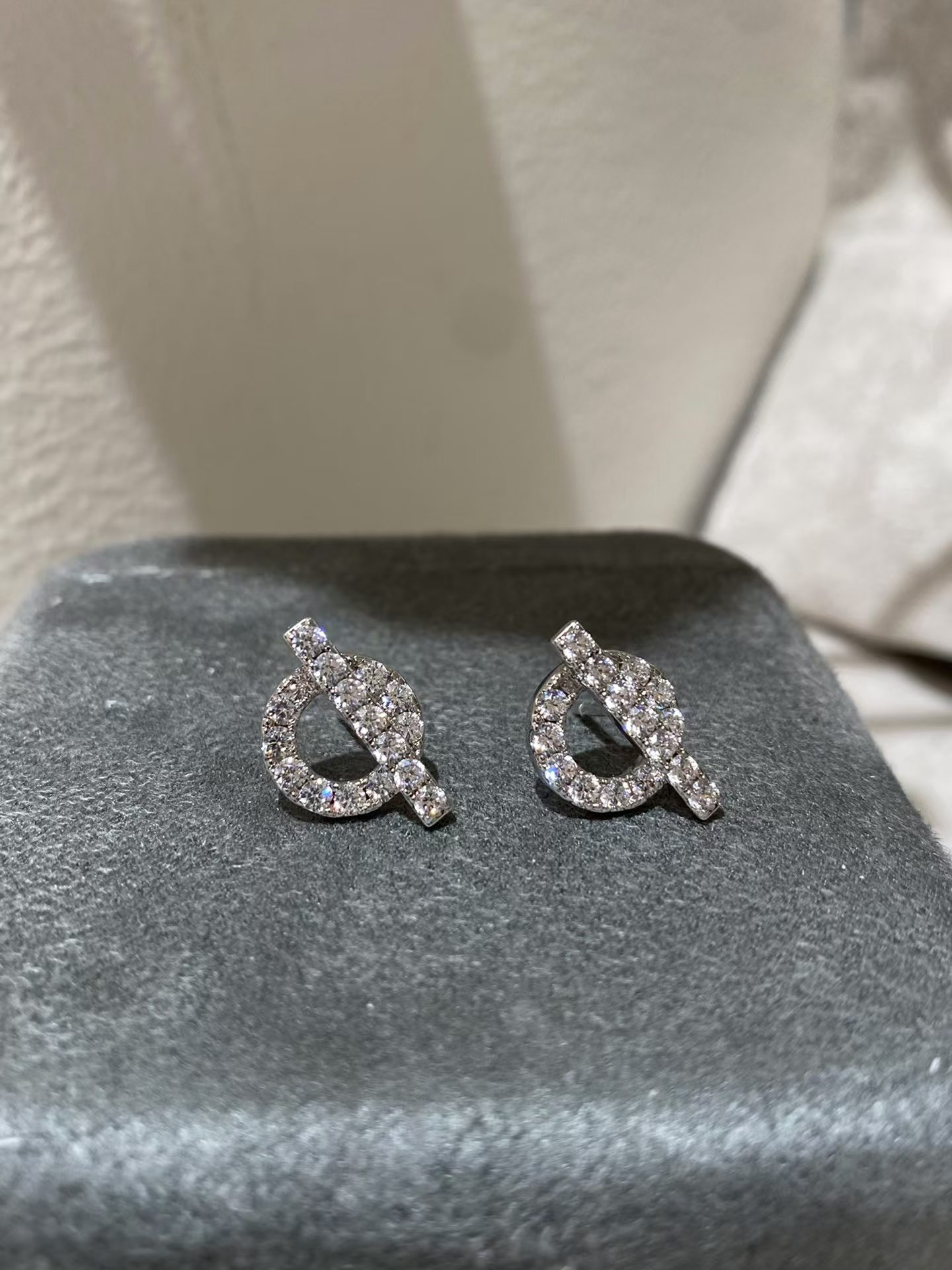 Hermès Finesse Earrings view 2