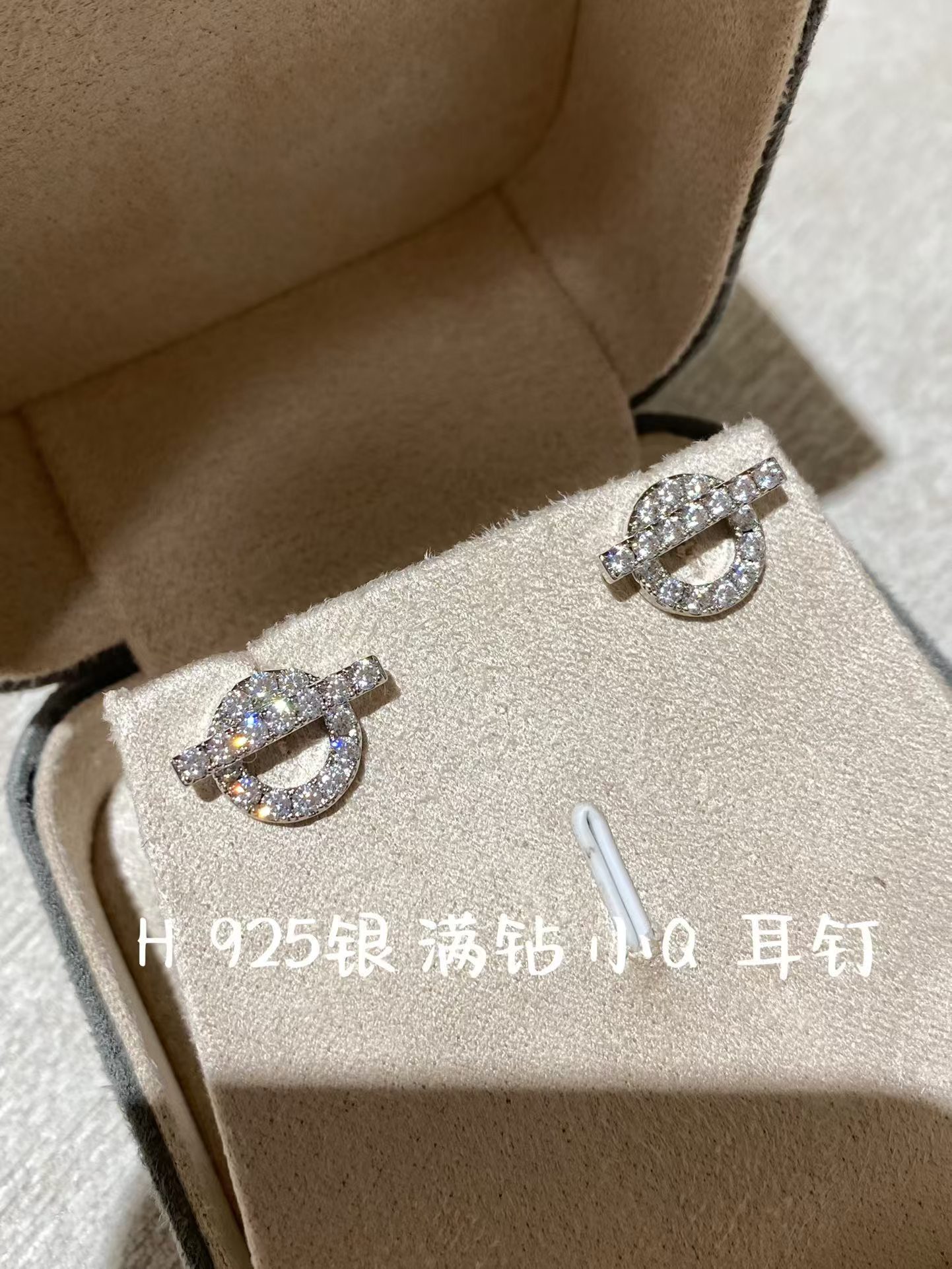 Hermès Finesse Earrings view 3