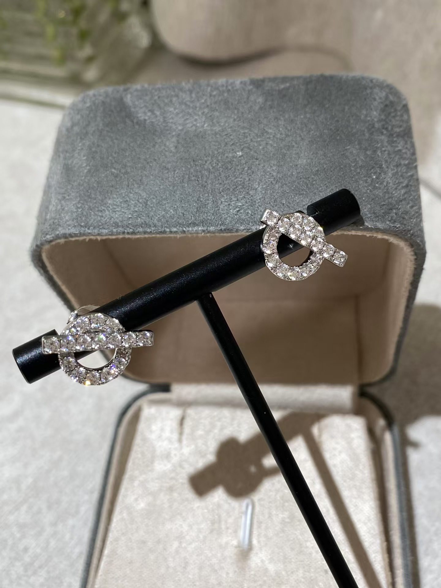 Hermès Finesse Earrings view 5