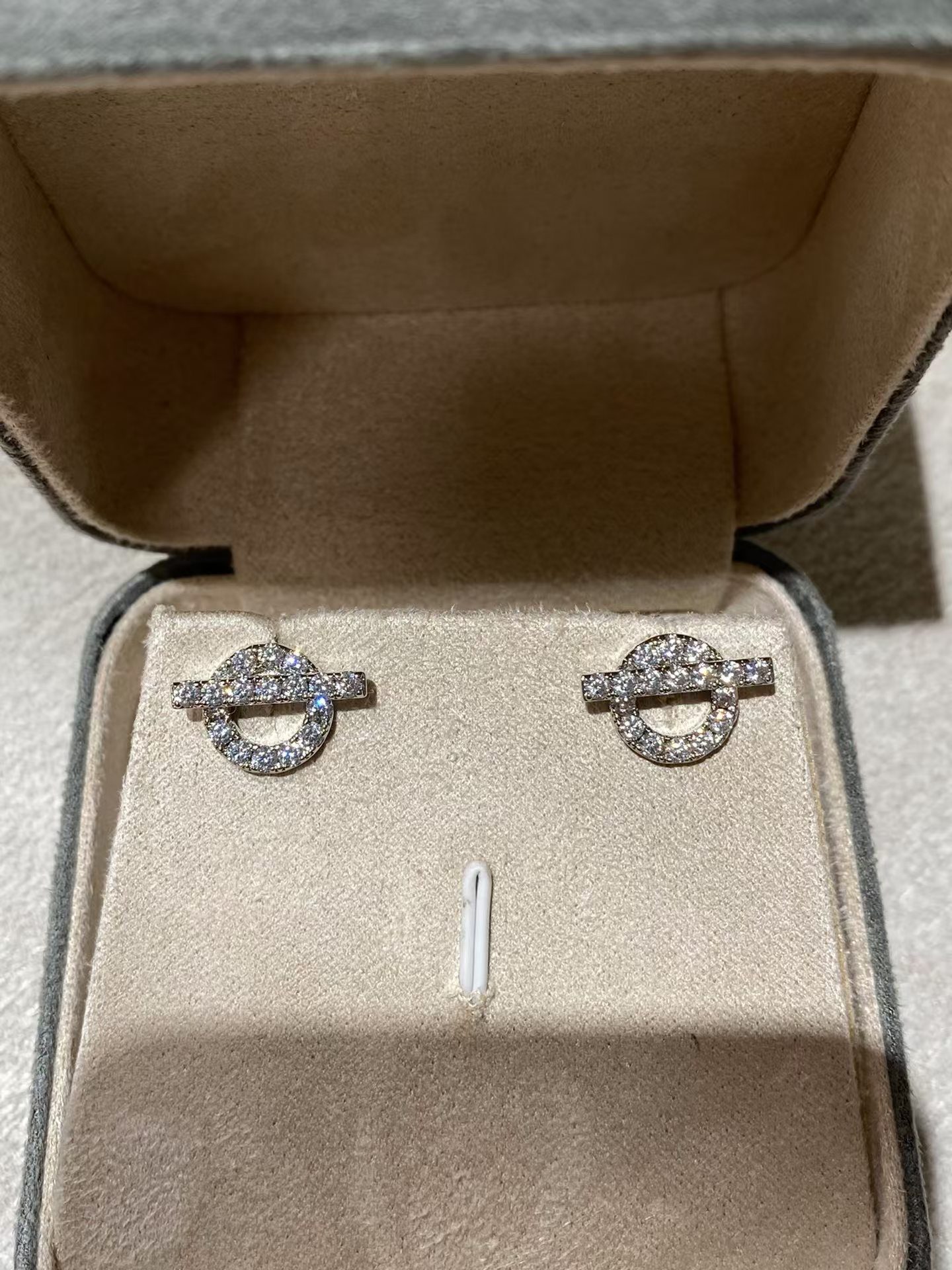 Hermès Finesse Earrings view 7