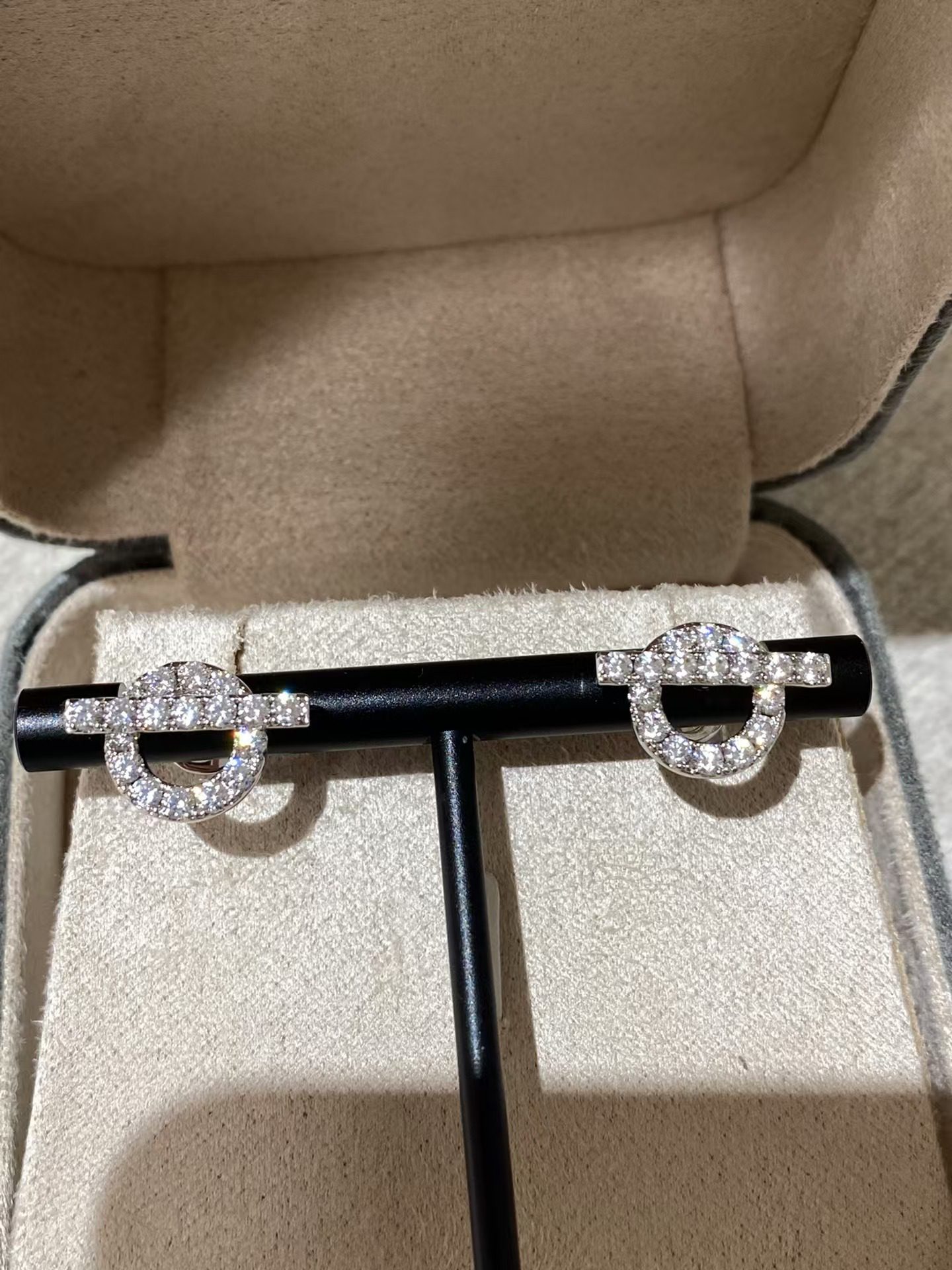 Hermès Finesse Earrings view 8