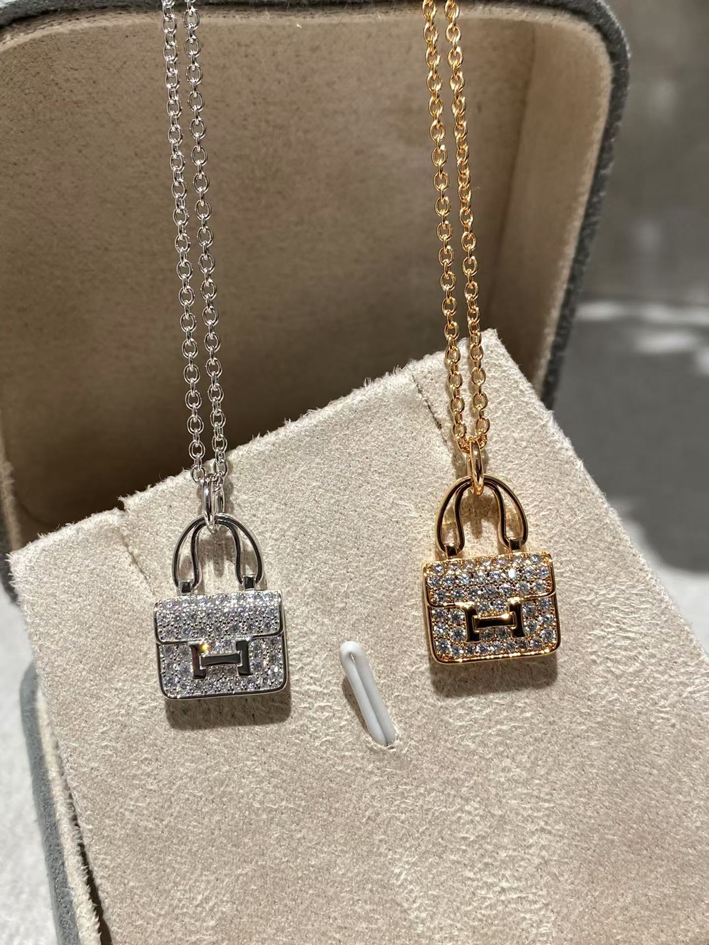 Hermès Amulettes Constance Pendant view 2