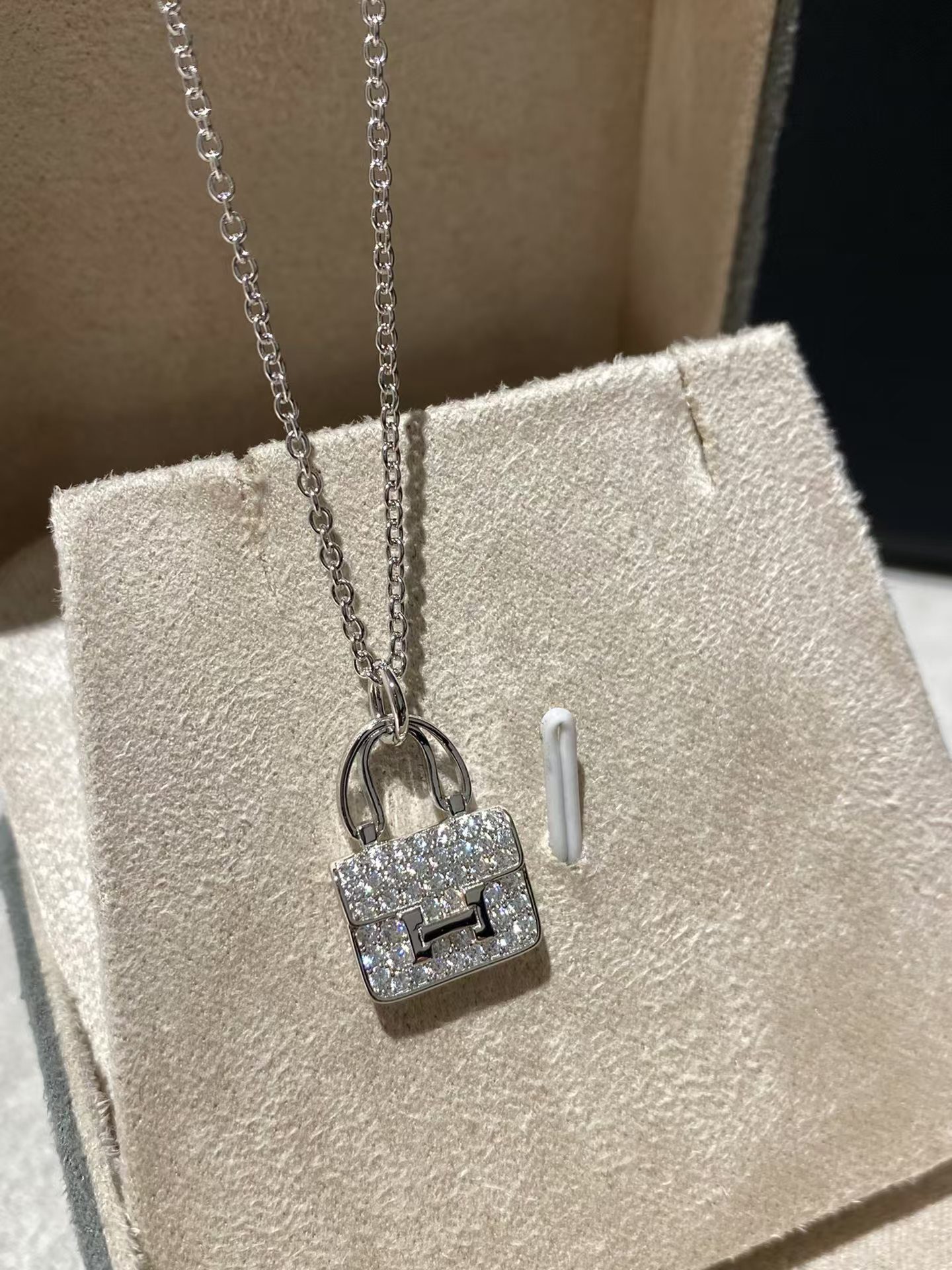 Hermès Amulettes Constance Pendant view 4