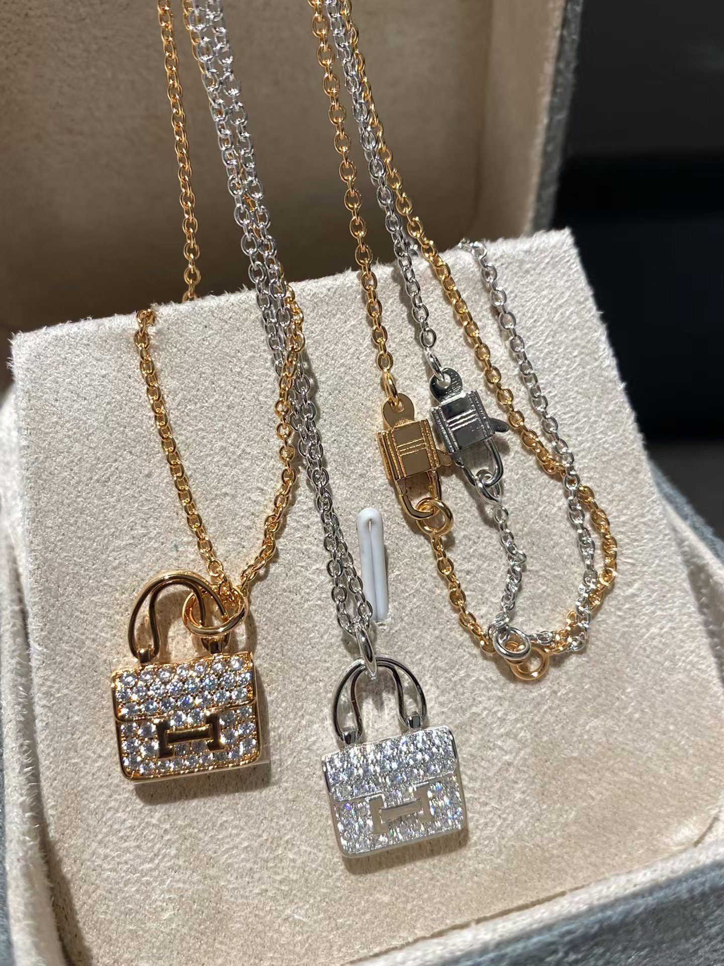 Hermès Amulettes Constance Pendant view 7