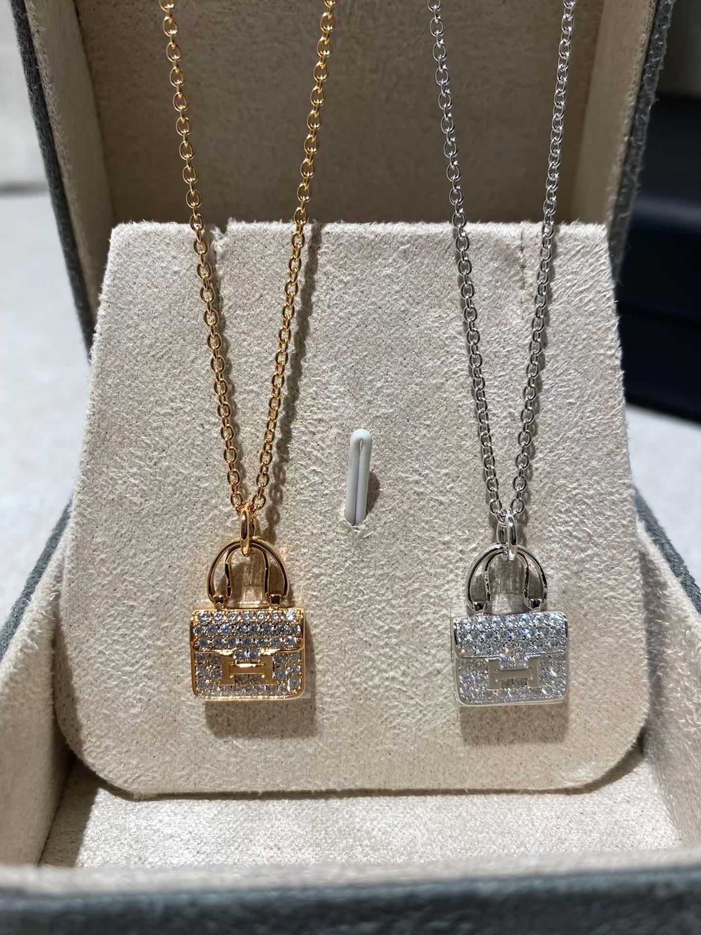 Hermès Amulettes Constance Pendant view 9