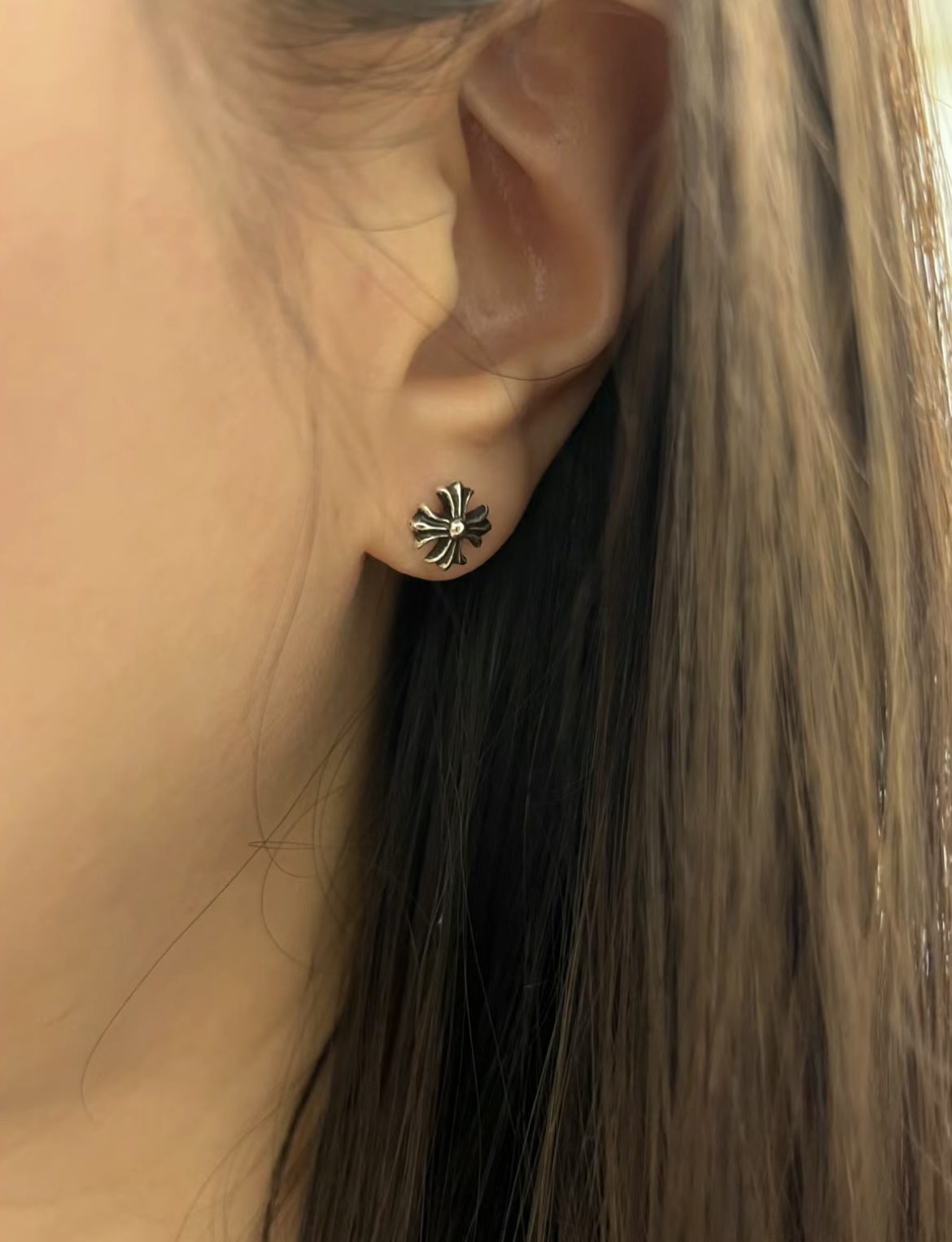 Chrome Hearts Crocker heart short cross stud earrings view 1