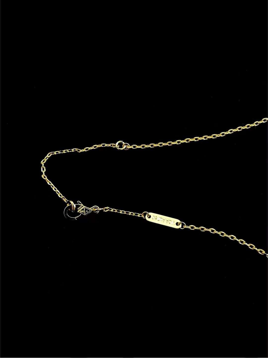 Fendi Vintage Alhambra pendant view 10