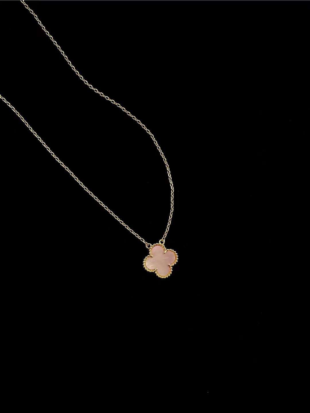 Fendi Vintage Alhambra pendant view 11