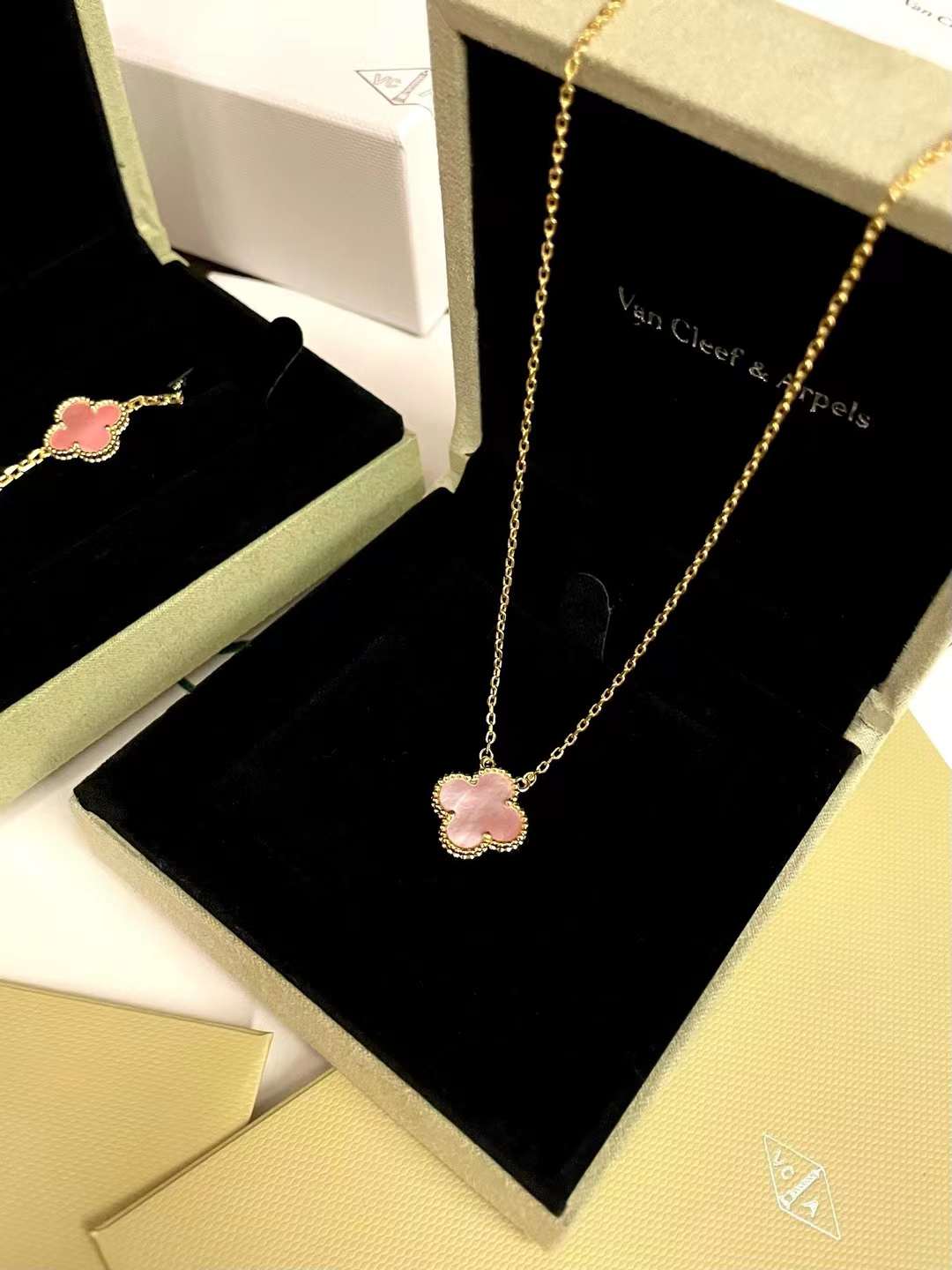 Fendi Vintage Alhambra pendant view 13
