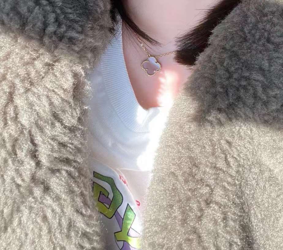 Fendi Vintage Alhambra pendant view 15
