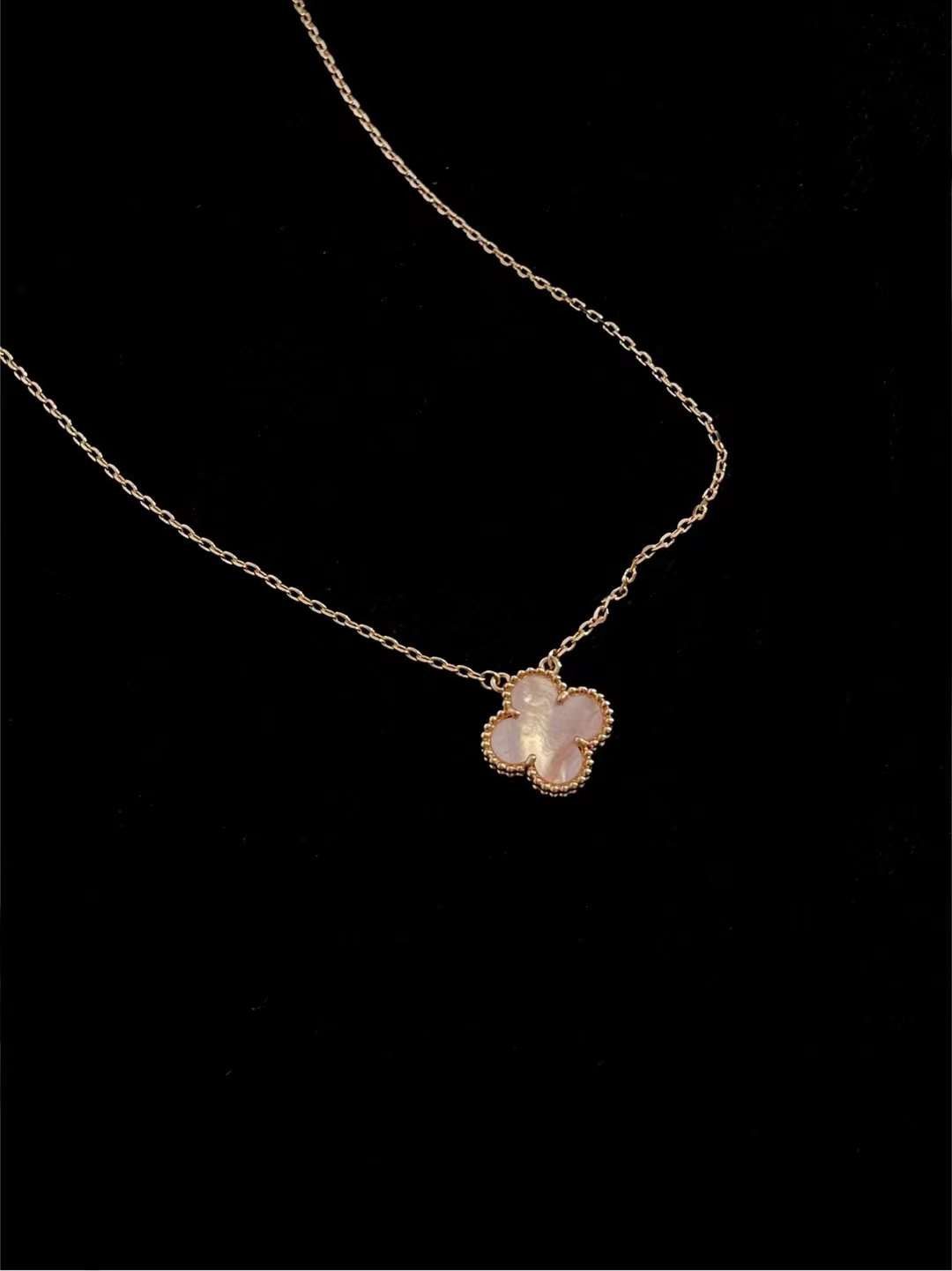 Fendi Vintage Alhambra pendant view 5