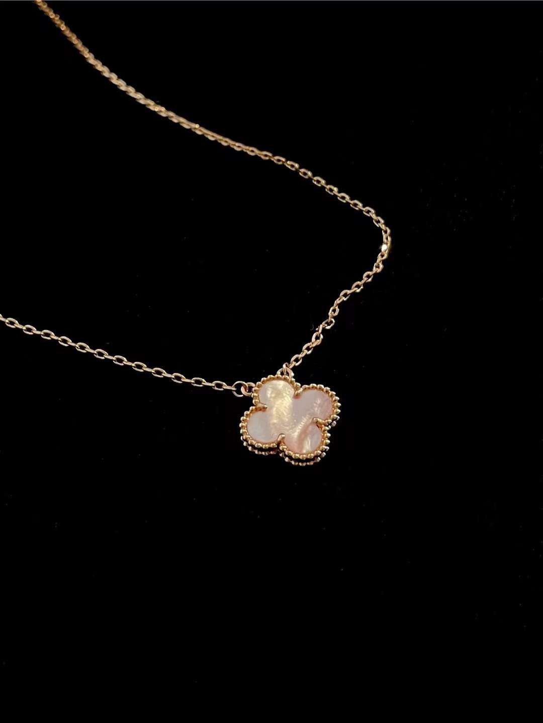Fendi Vintage Alhambra pendant view 6