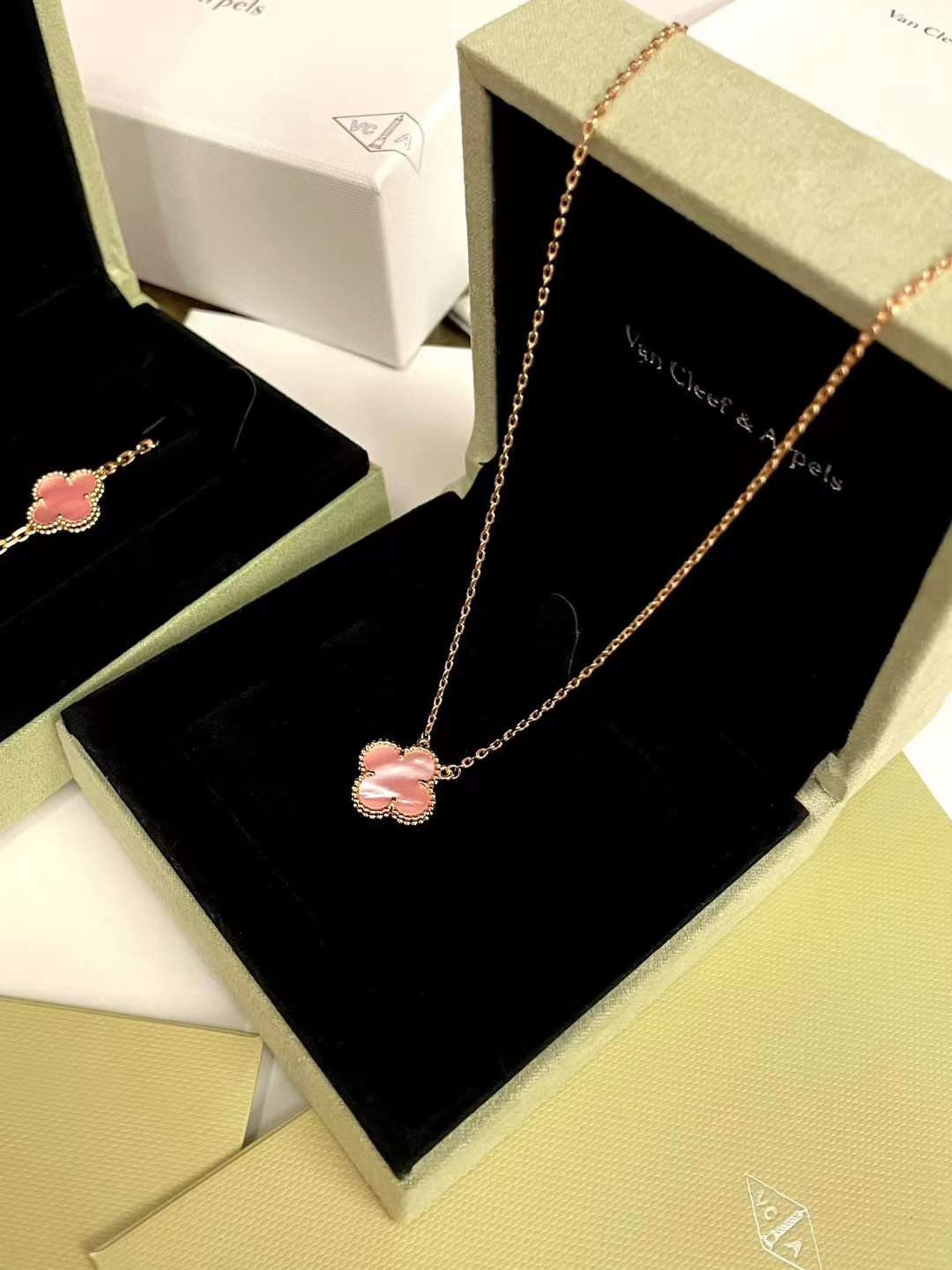 Fendi Vintage Alhambra pendant view 7