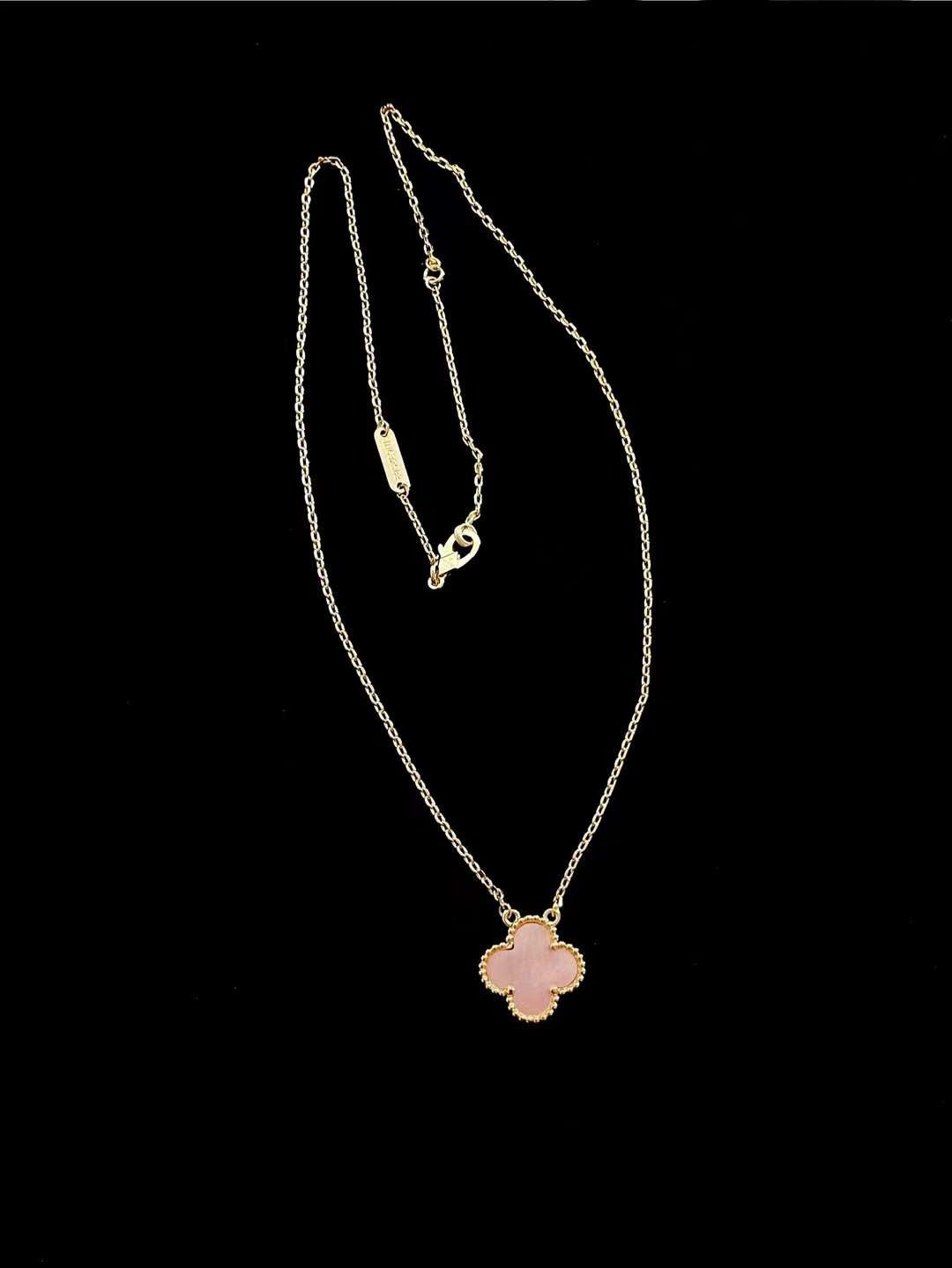 Fendi Vintage Alhambra pendant view 8