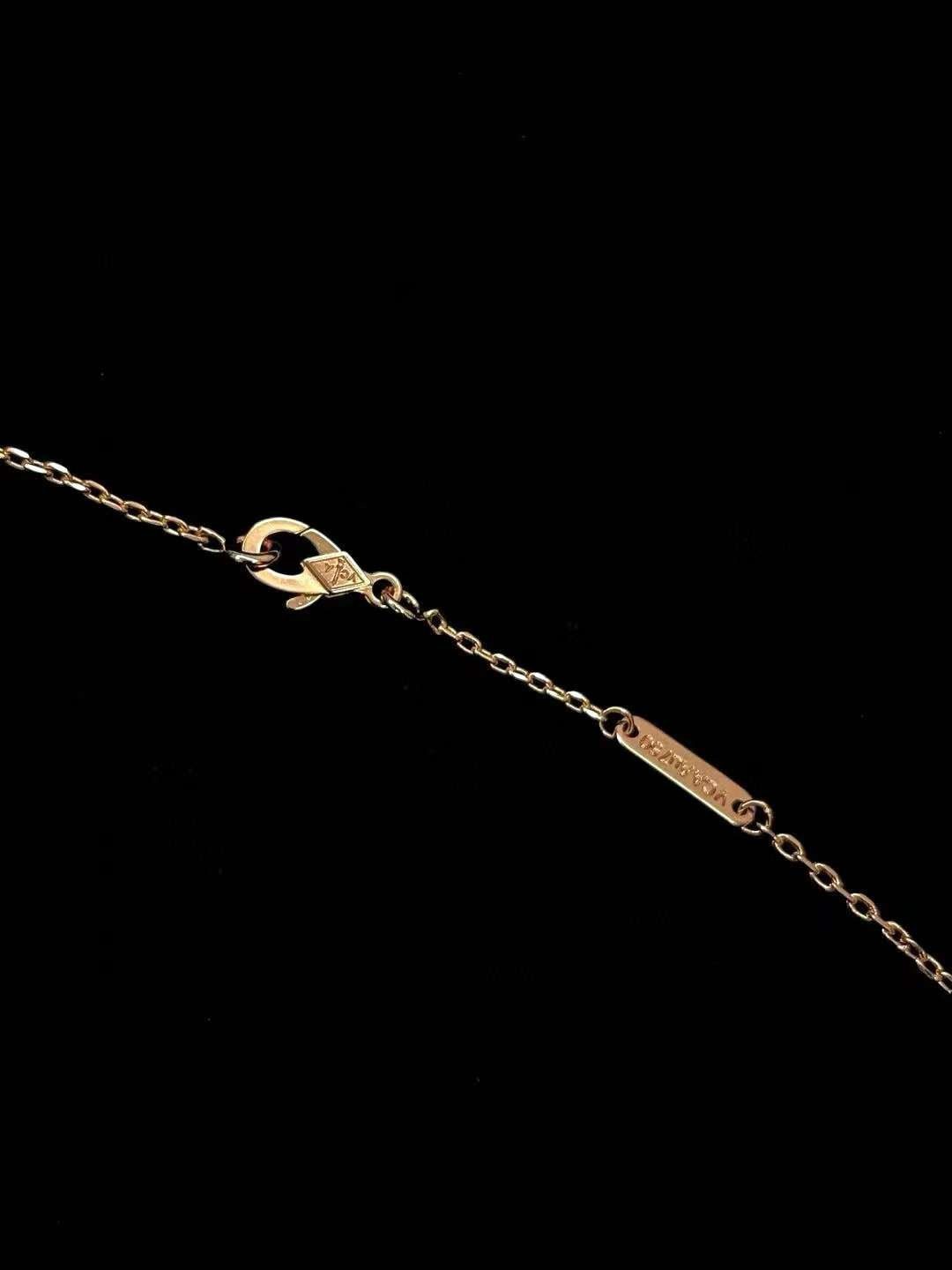 Fendi Vintage Alhambra pendant view 3