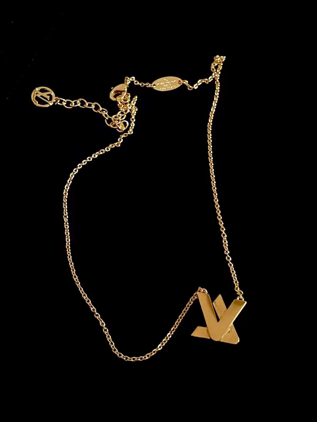 Louis Vuitton CIRCLE necklace view 6