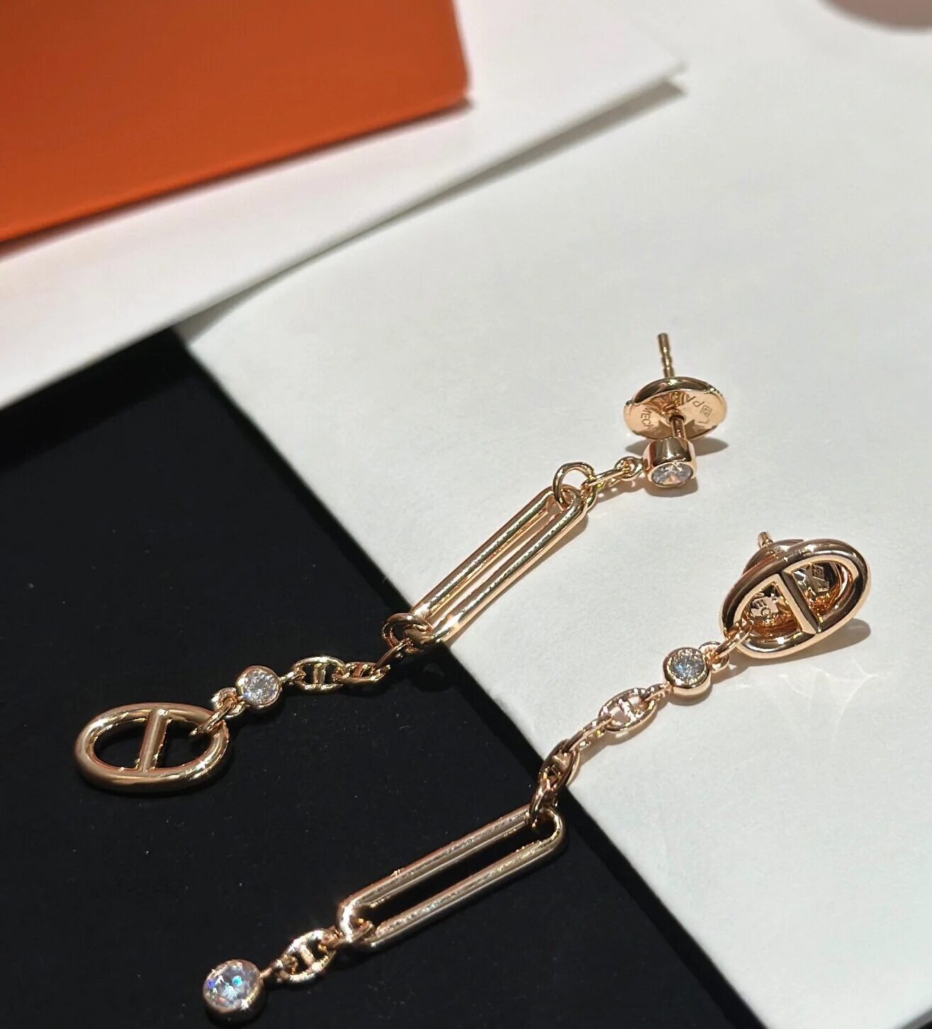 Hermès Chandra earrings view 2