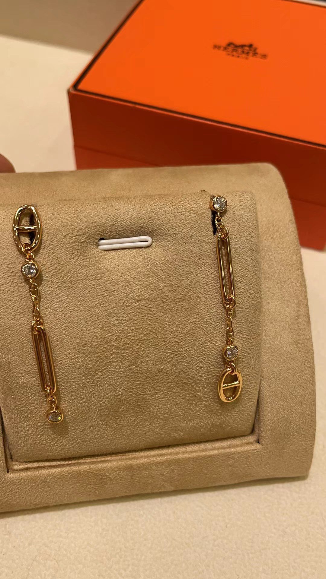 Hermès Chandra earrings view 4