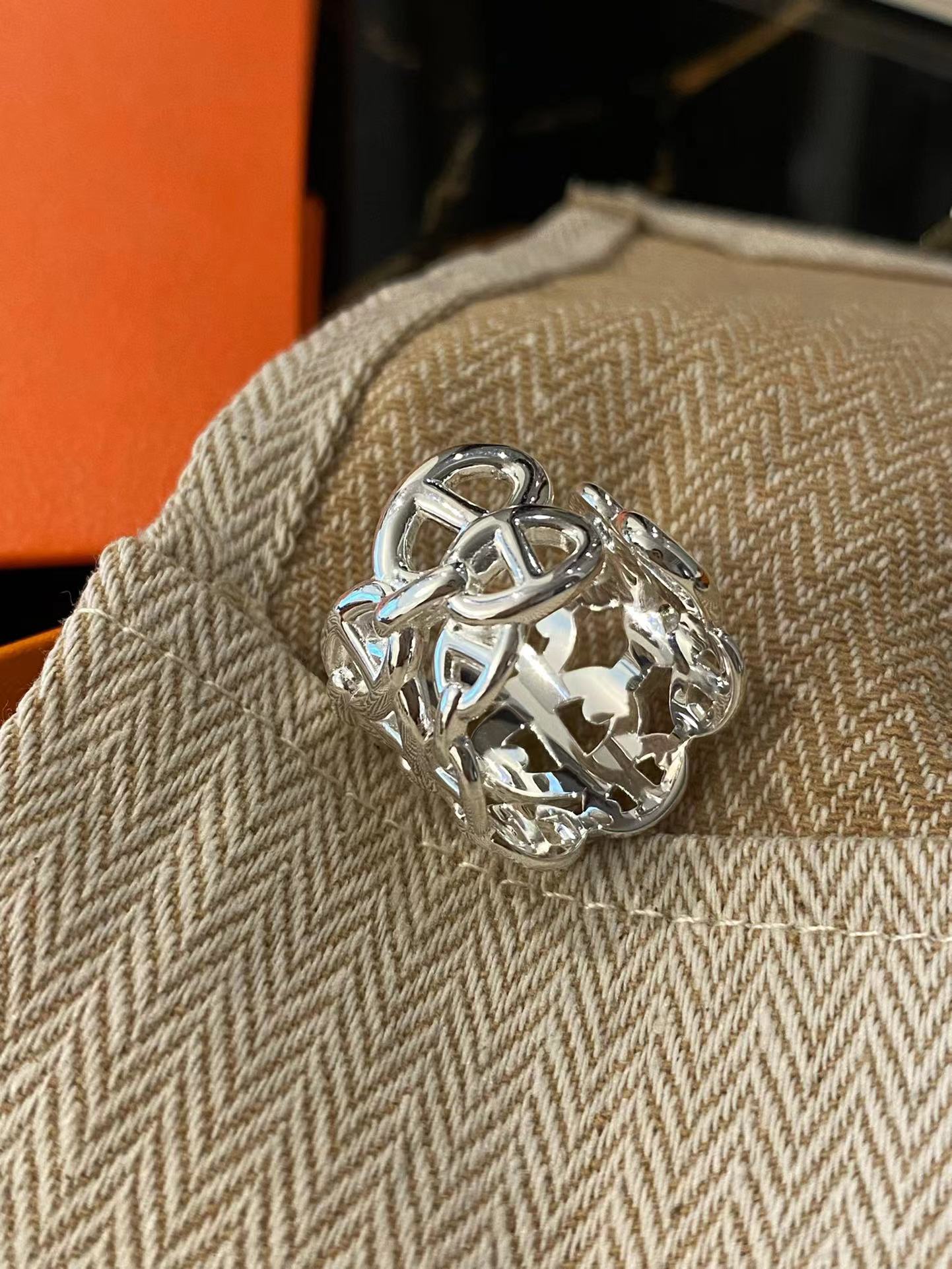 Hermès VChaine d’ancre Enchainee ring view 6