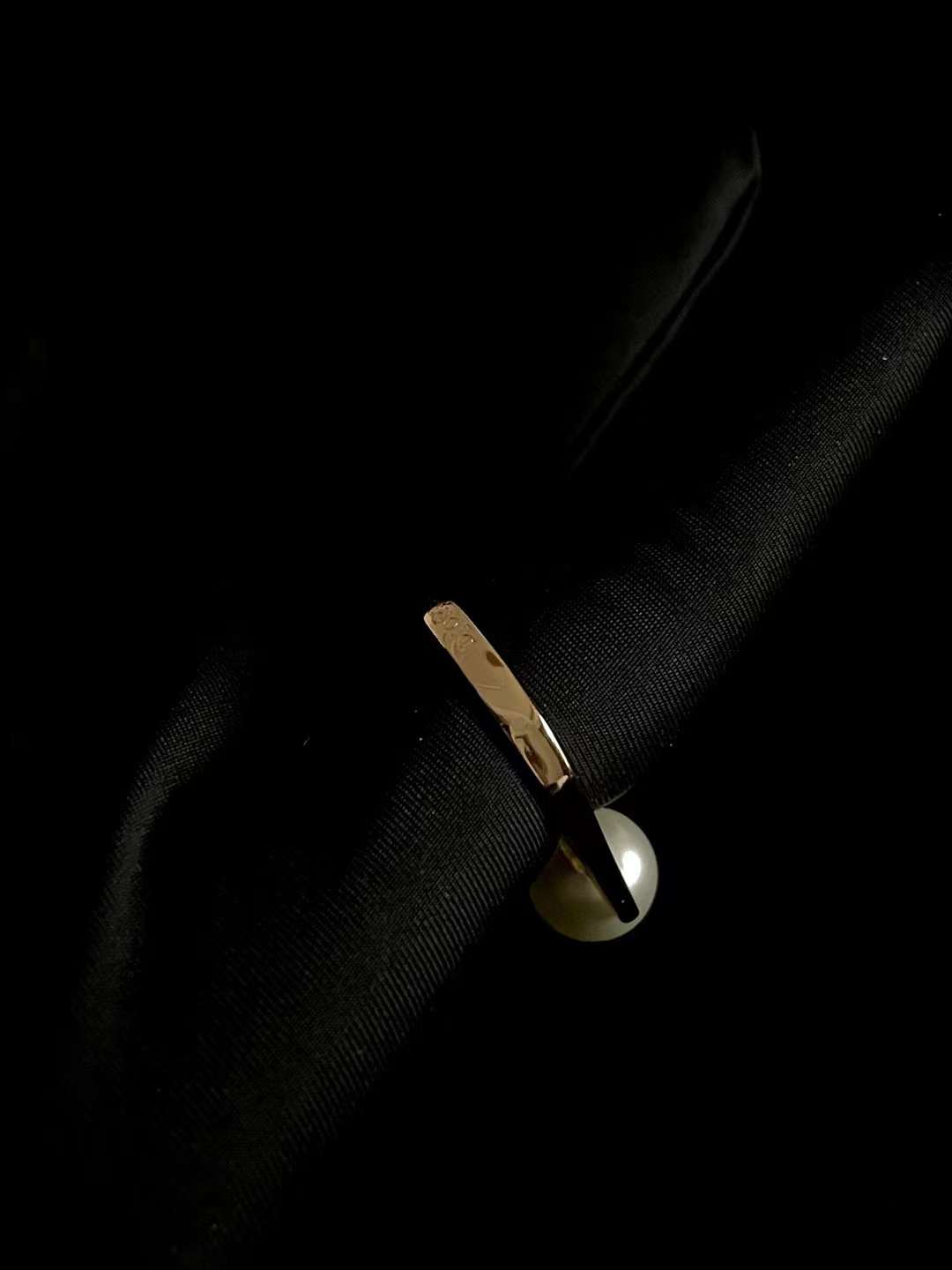 Dior Double pearl ring view 4