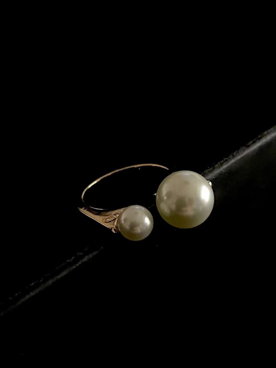 Dior Double pearl ring view 6