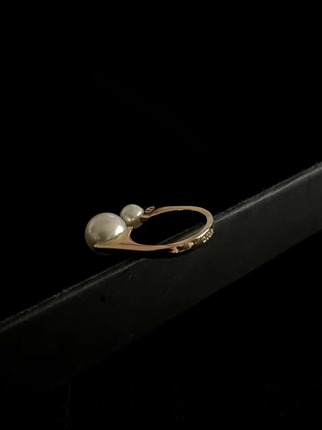 Dior Double pearl ring view 7