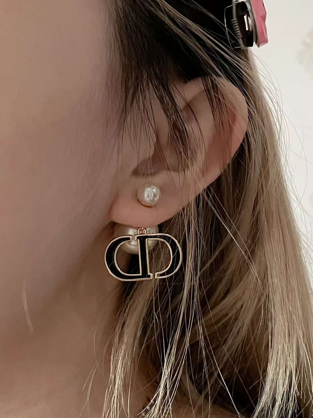 Dior Black enamel pearl stud earrings view 1