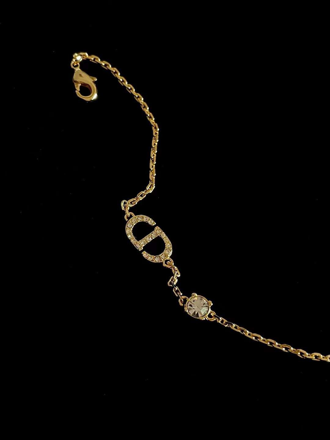 Dior LOGO Full of diamond bracelets view 4