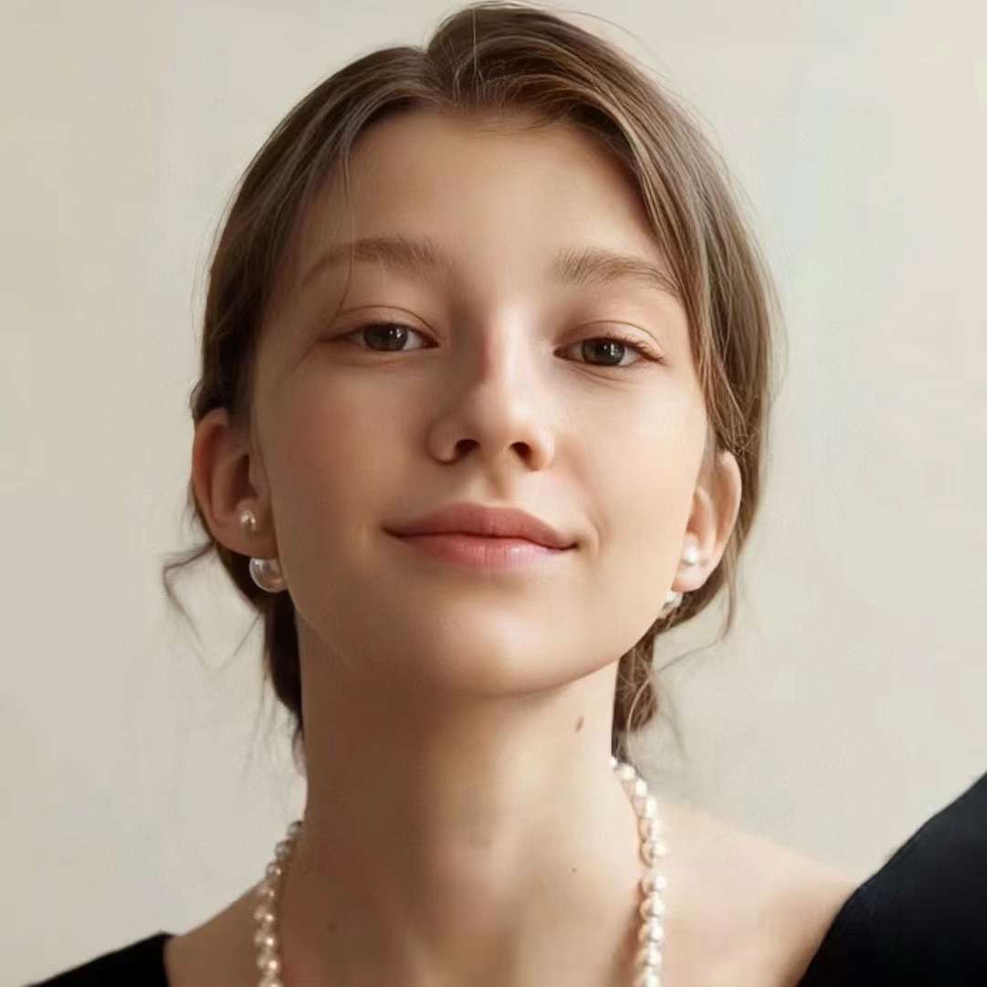 Dior Classic pearl stud earrings view 7