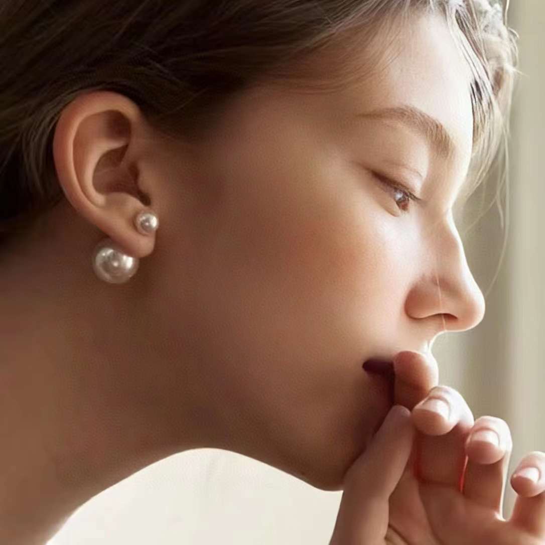 Dior Classic pearl stud earrings view 8