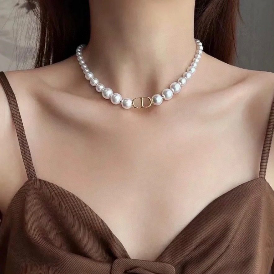 Dior CD Choker pearl necklace view 1